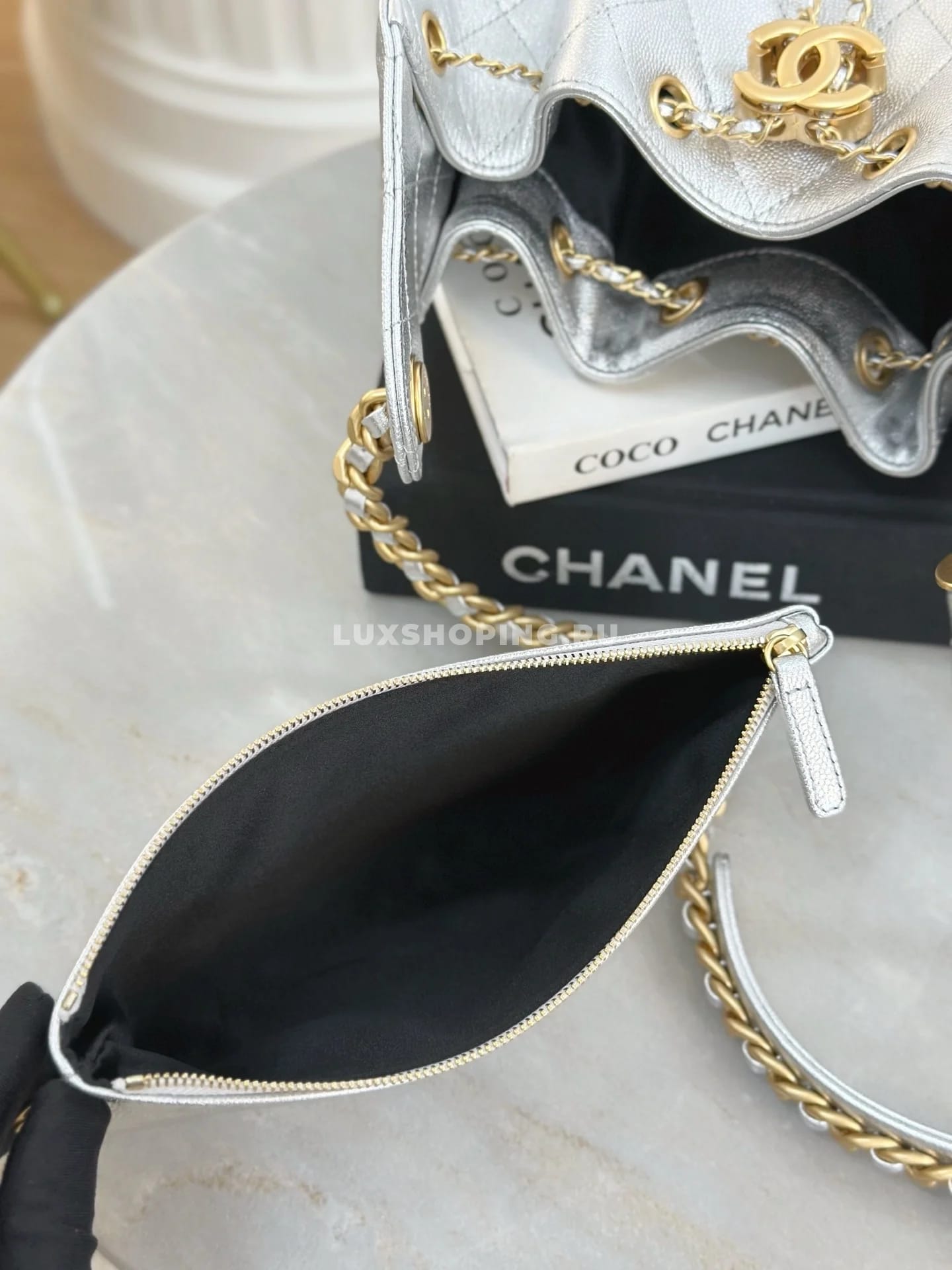 Сумка Chanel hobo 2025 серебрянная 40×30×15 см - фото 4
