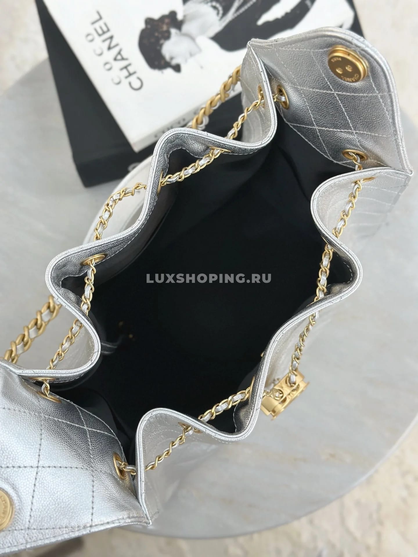 Сумка Chanel hobo 2025 серебрянная 40×30×15 см - фото 6