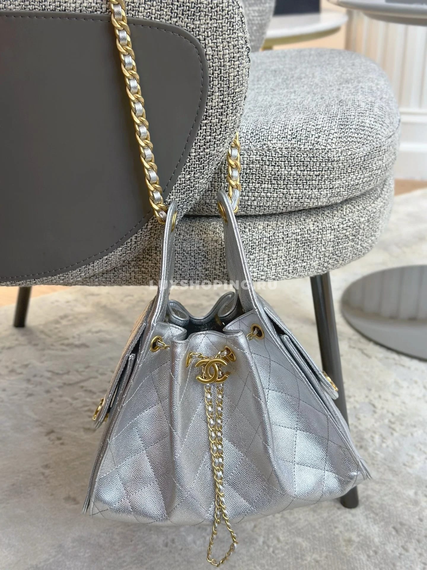 Сумка Chanel hobo 2025 серебрянная 30×26×14 см - фото 2