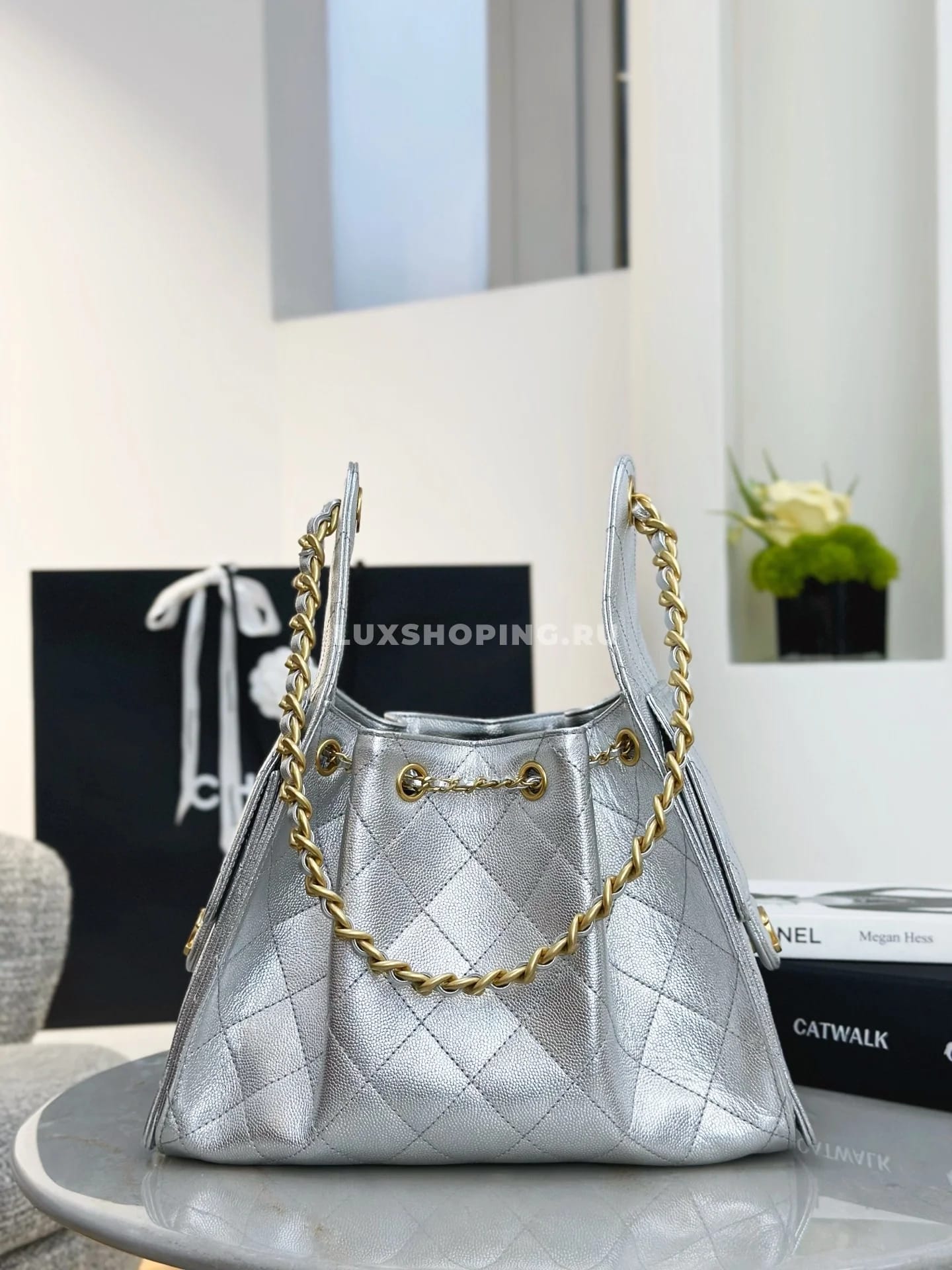 Сумка Chanel hobo 2025 серебрянная 30×26×14 см - фото 4