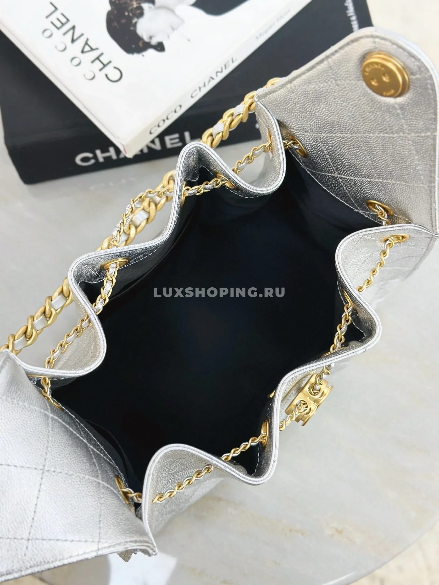 Сумка Chanel hobo 2025 серебрянная 30×26×14 см - фото 6
