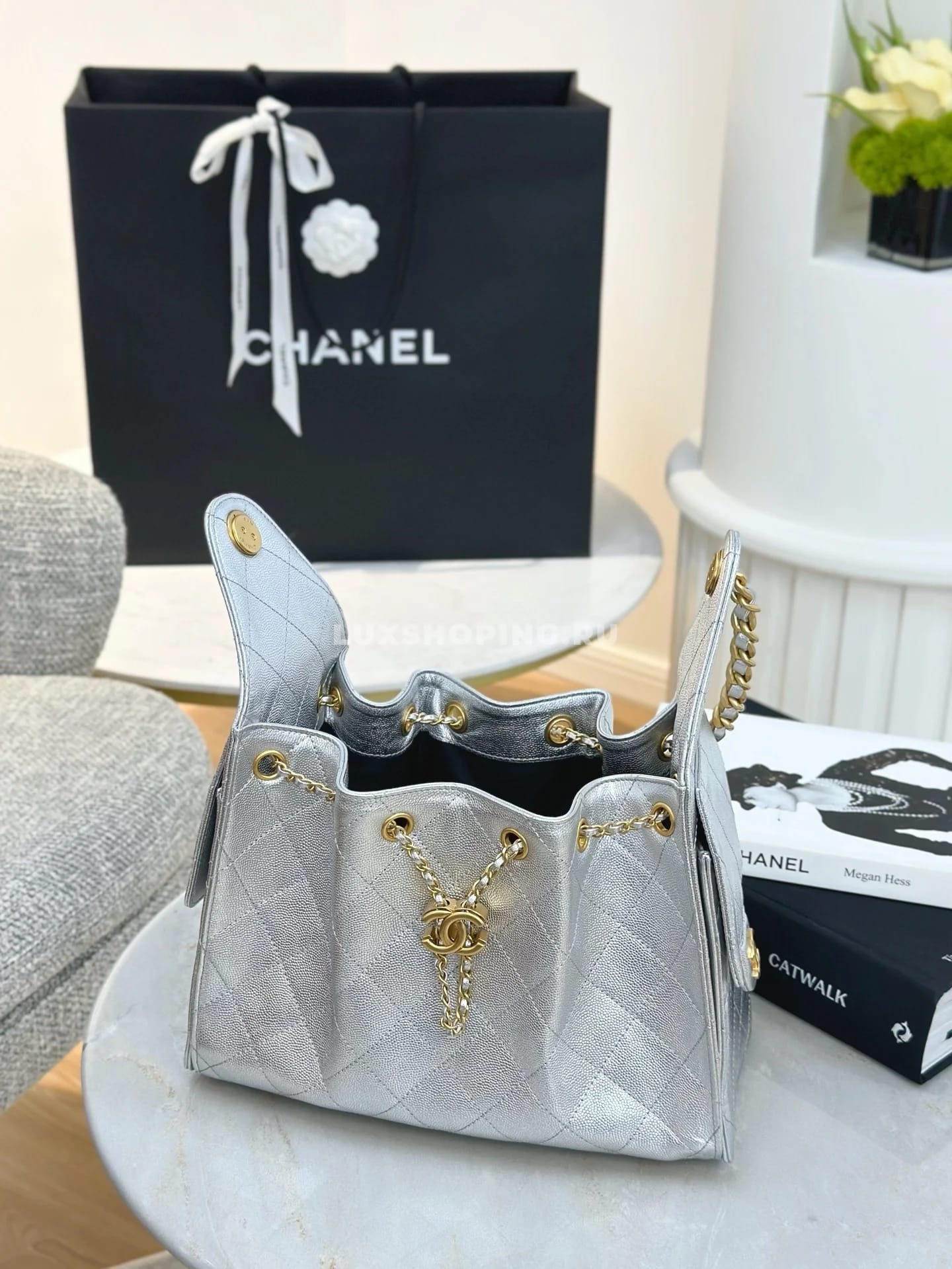Сумка Chanel hobo 2025 серебрянная 30×26×14 см - фото 7