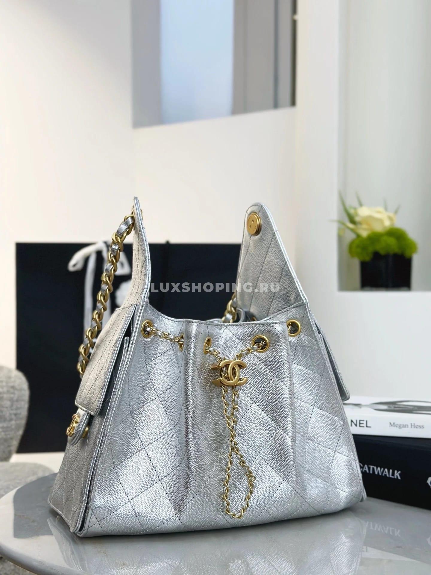 Сумка Chanel hobo 2025 серебрянная 30×26×14 см - фото 8