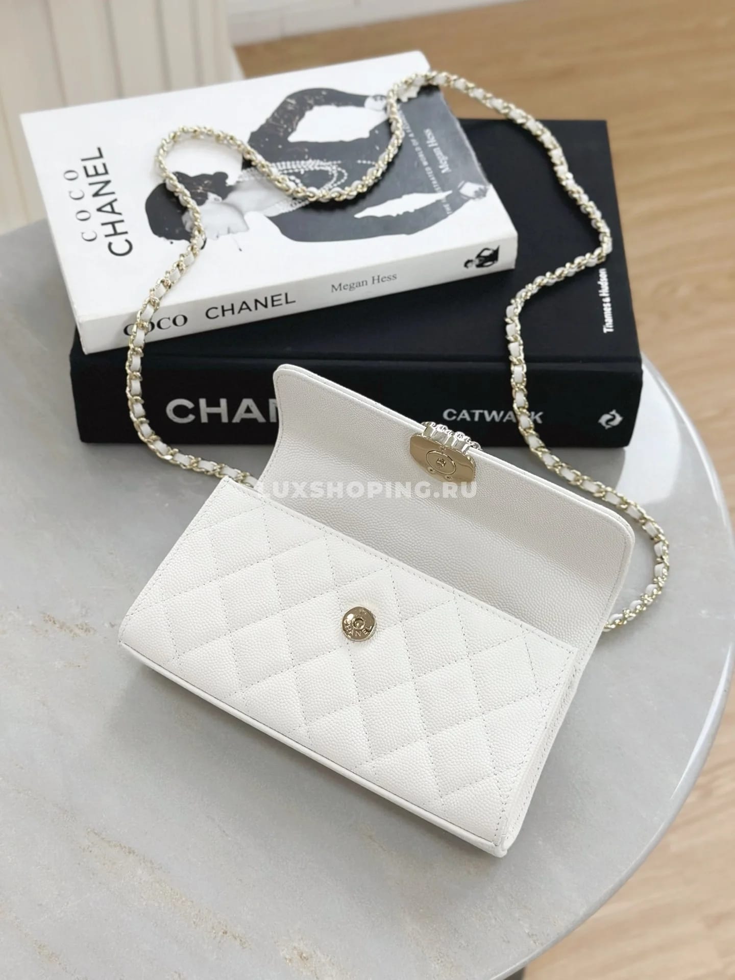 Сумка Chanel 25S с ручкой-цепочкой белая 10×18×4,5 см - фото 7