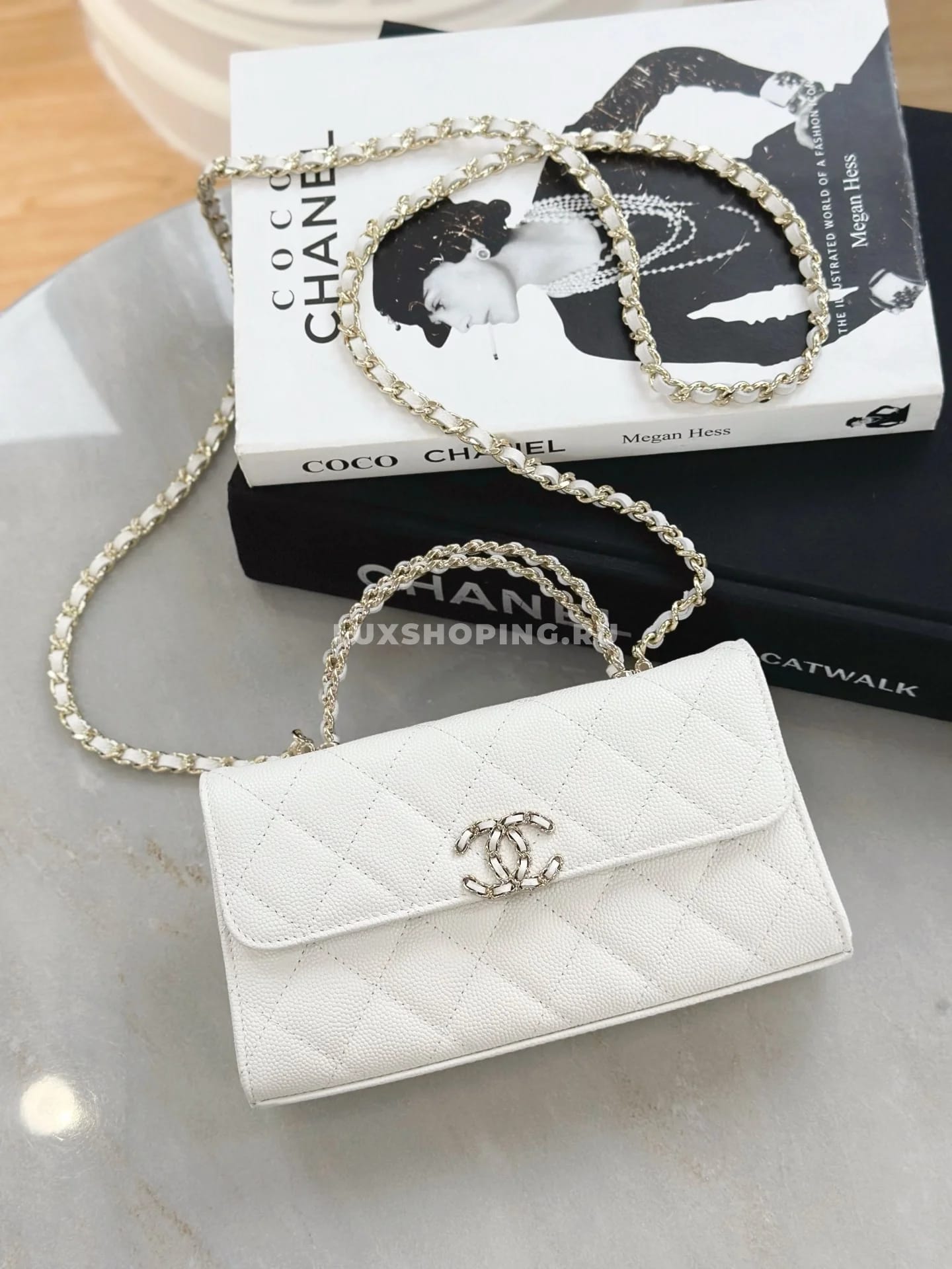 Сумка Chanel 25S с ручкой-цепочкой белая 10×18×4,5 см - фото 10