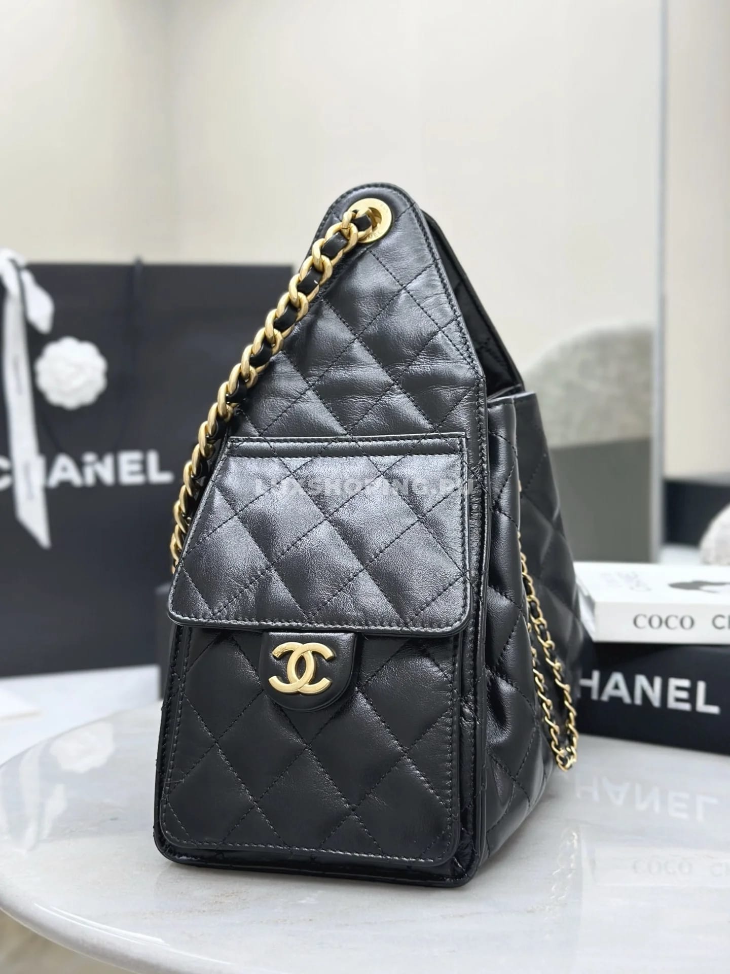 Сумка Chanel hobo 2025 черная 30×26×14 см - фото 10