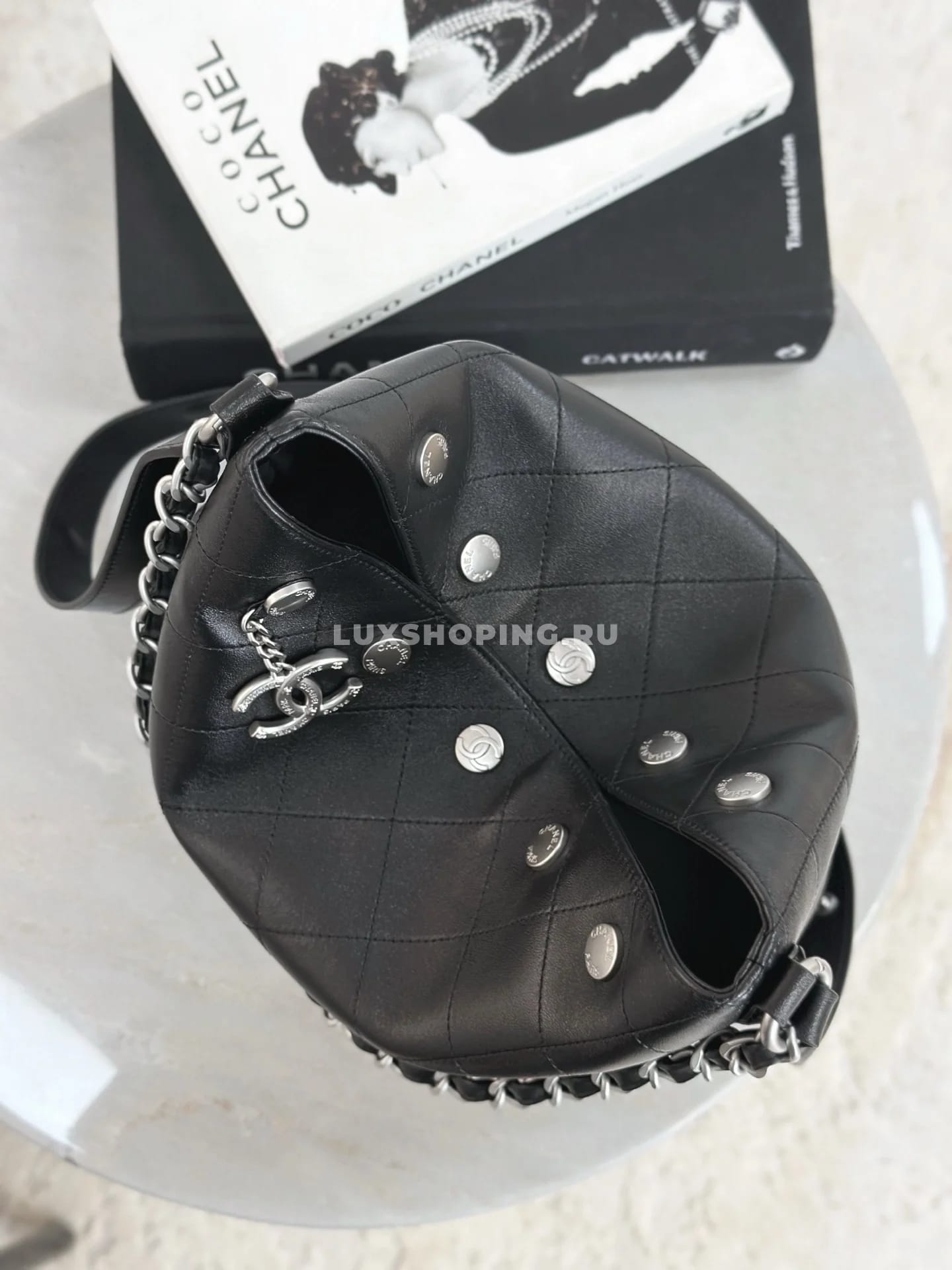 Сумка Chanel 25P Silver Coin Bucket Hobo 28×31×15 см - фото 4