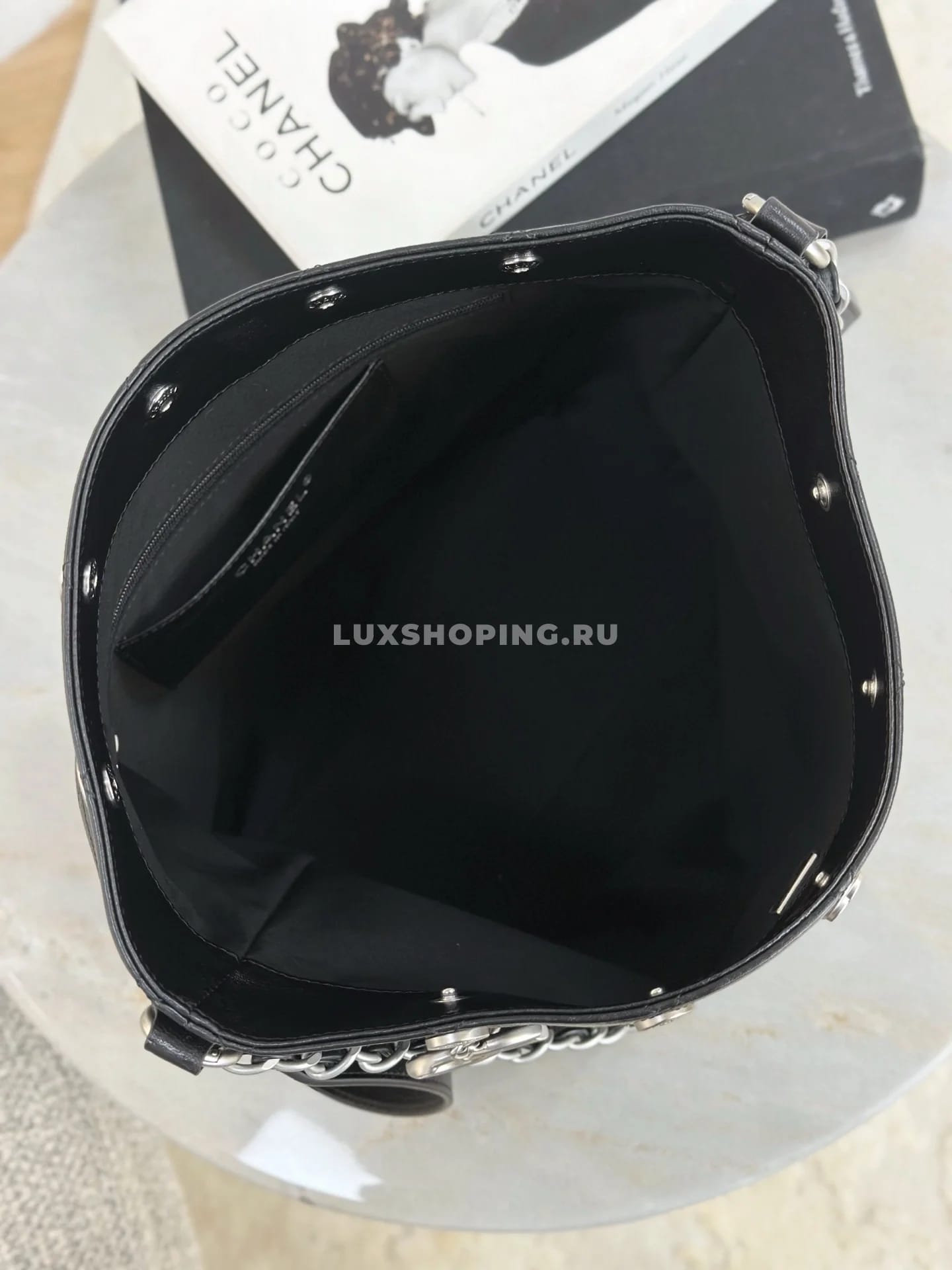 Сумка Chanel 25P Silver Coin Bucket Hobo 28×31×15 см - фото 10