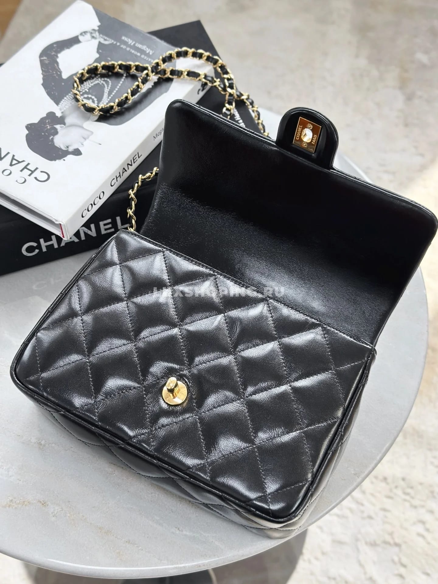 Сумка Chanel 24B Handle Flap Bag Square черная 17×25×8 см - фото 4