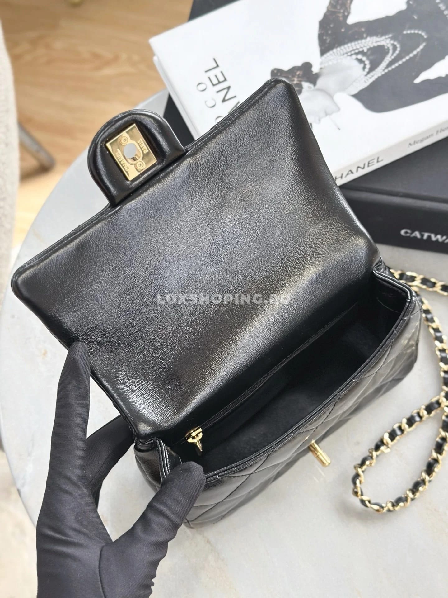 Сумка Chanel 24B Handle Flap Bag Square черная 14×19×8,5 см - фото 5