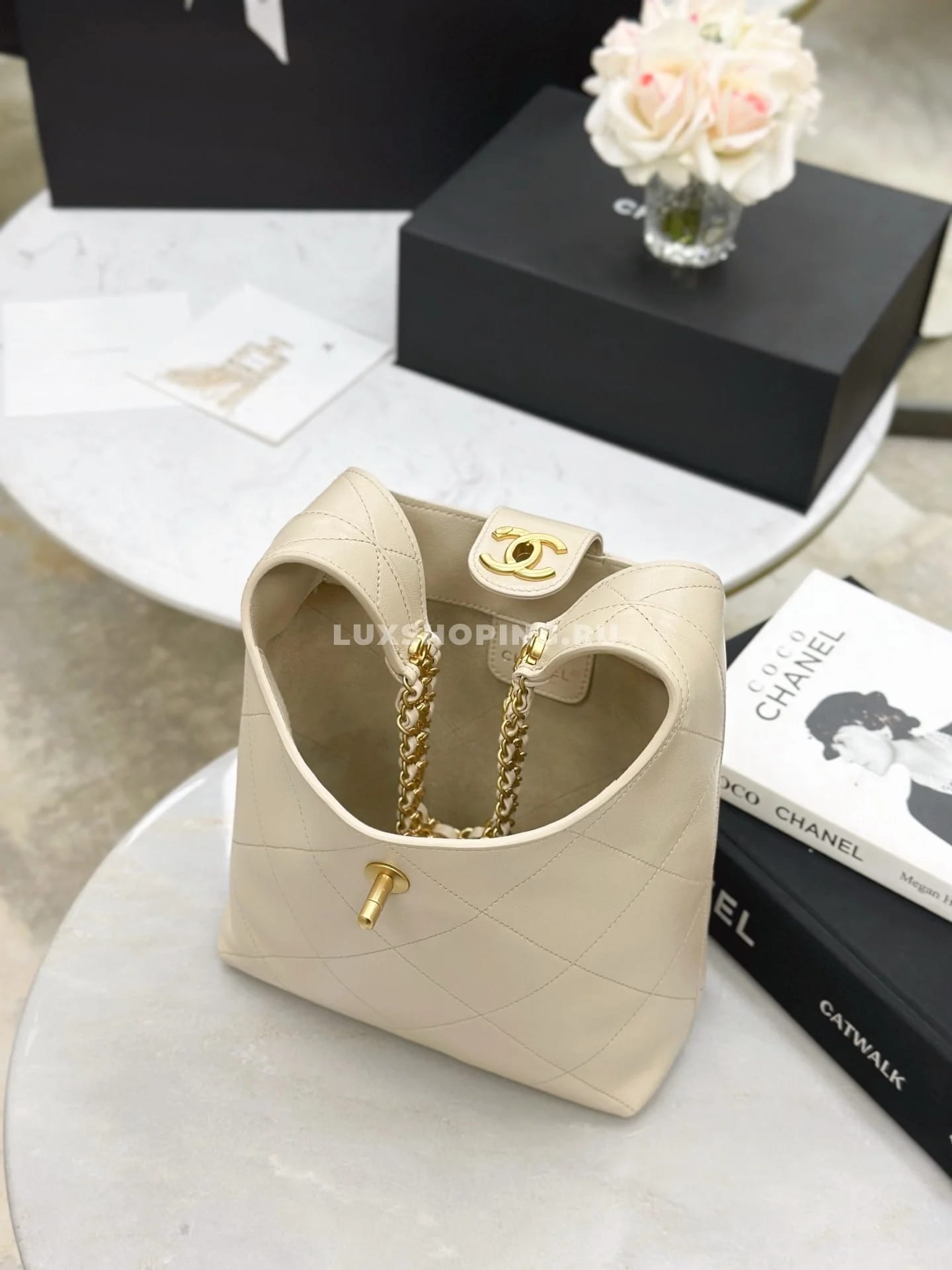 Сумка Chanel 25P Hobo бежевая 23×27×21 см - фото 5