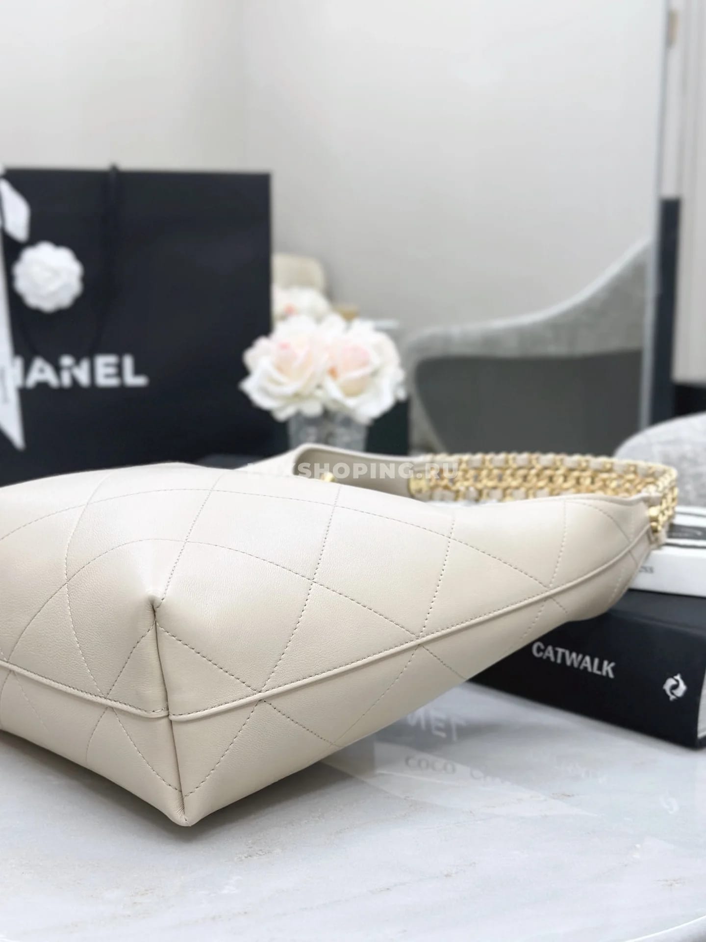 Сумка Chanel 25P Hobo бежевая 23×27×21 см - фото 6