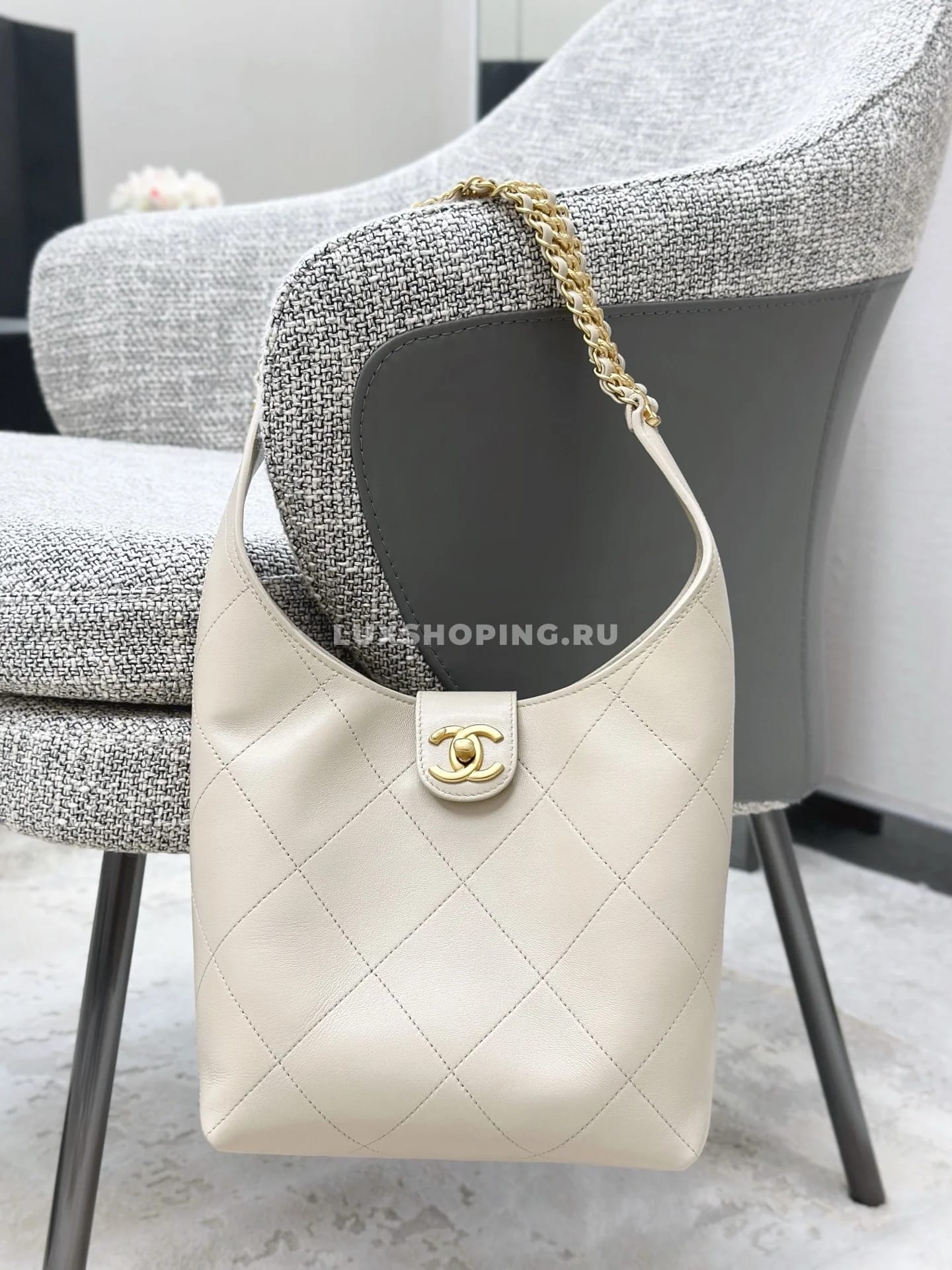 Сумка Chanel 25P Hobo бежевая 23×27×21 см - фото 9