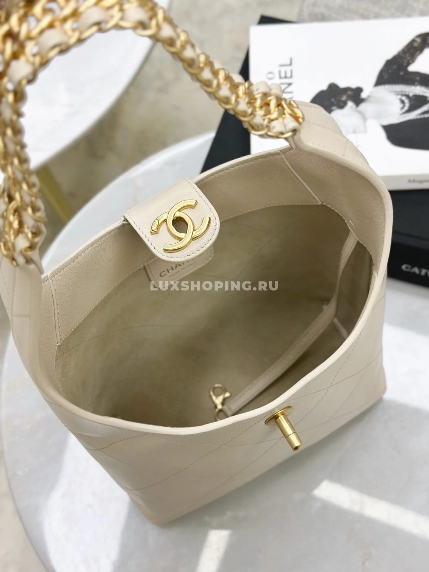 Сумка Chanel 25P Hobo бежевая 23×27×21 см - фото 10
