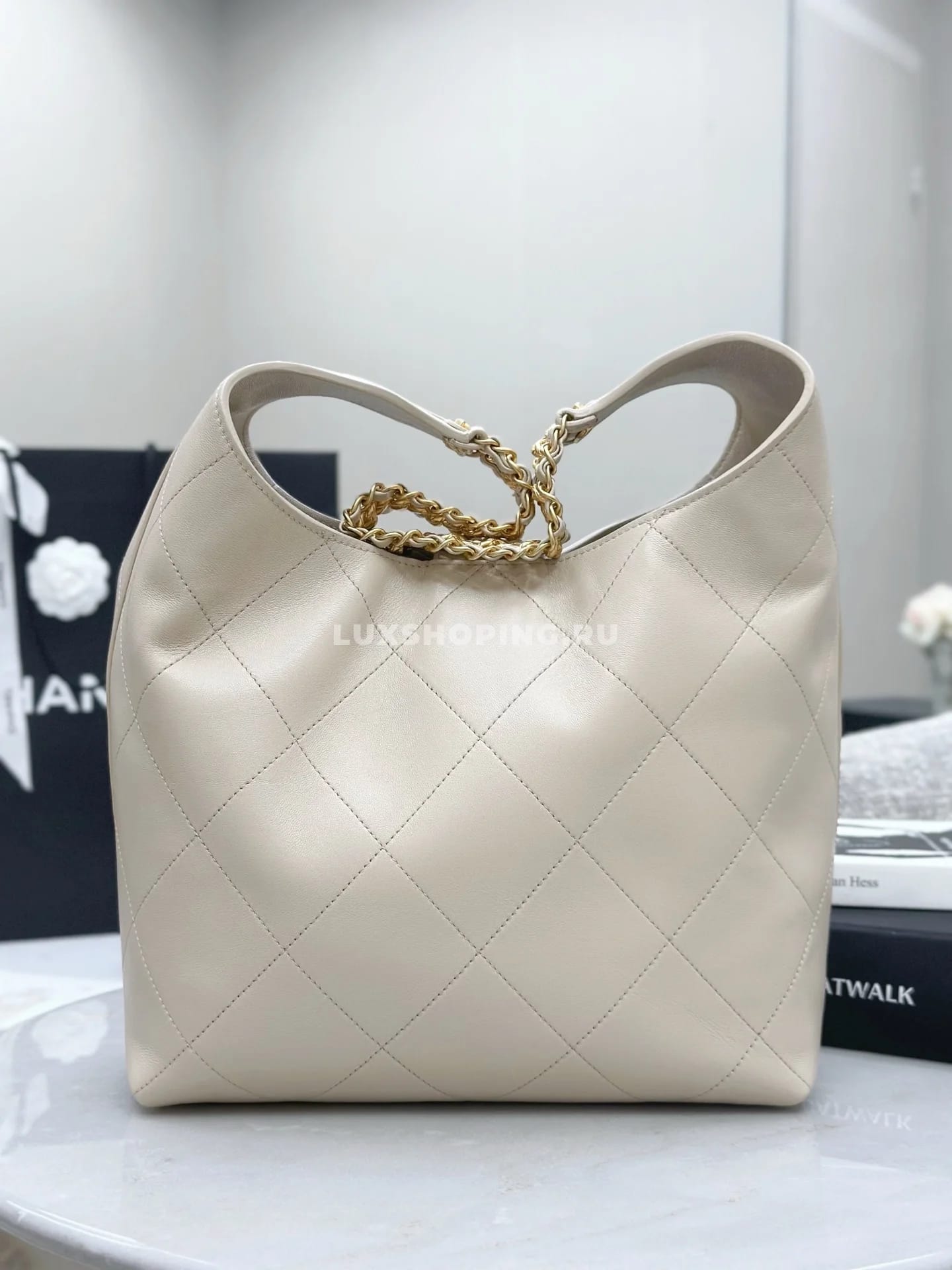 Сумка Chanel 25P Hobo бежевая 30×35×14 см - фото 3