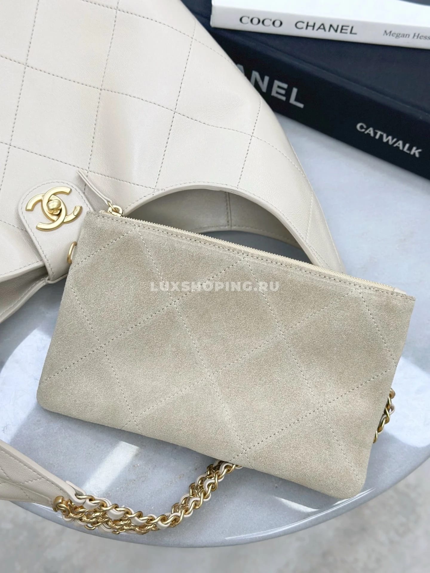 Сумка Chanel 25P Hobo бежевая 30×35×14 см - фото 4