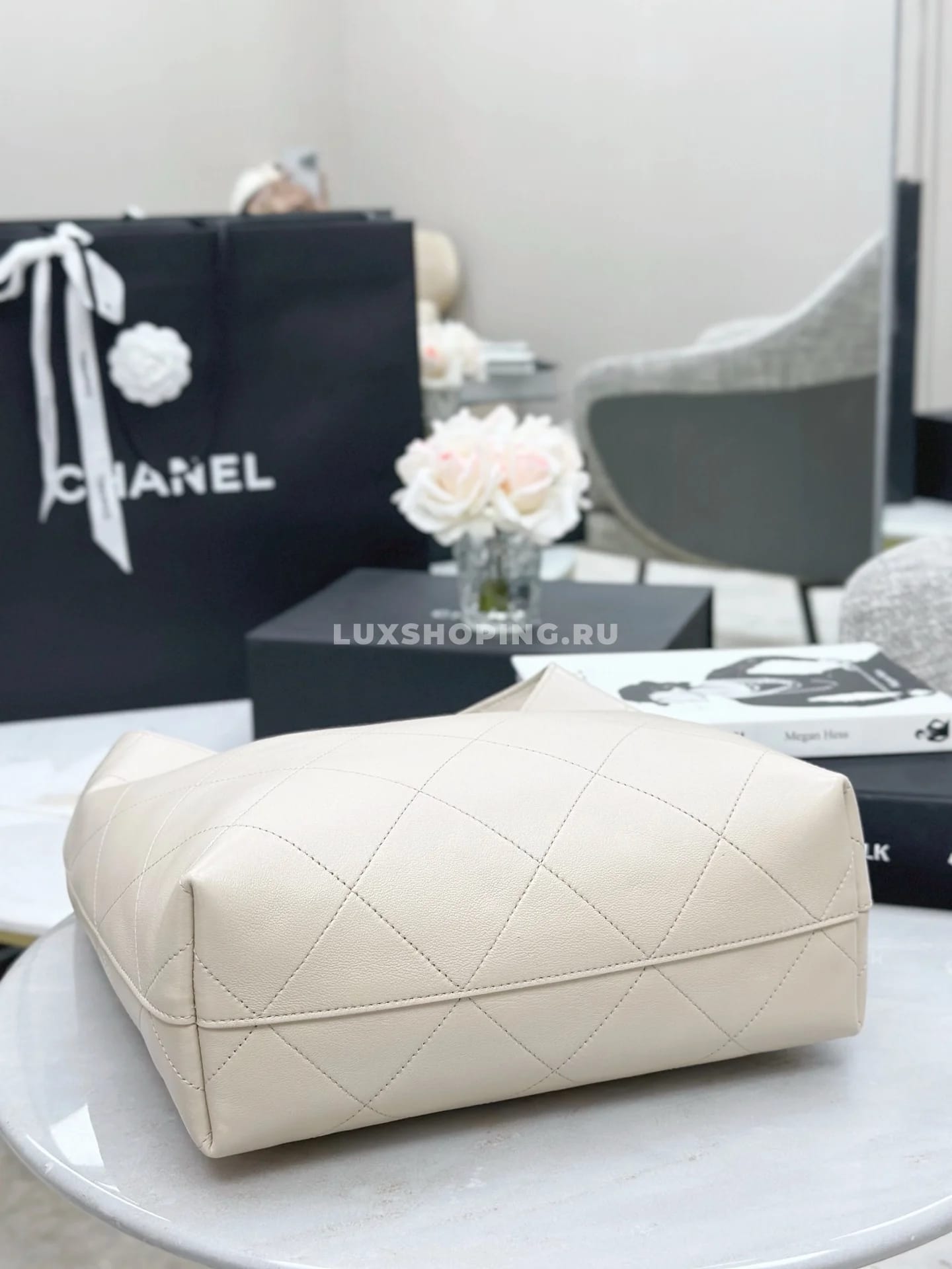 Сумка Chanel 25P Hobo бежевая 30×35×14 см - фото 8