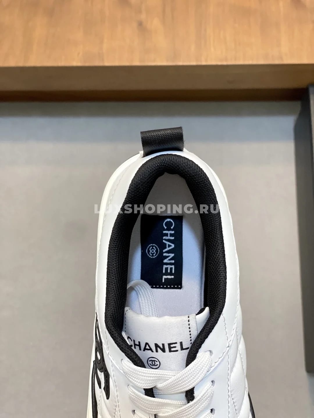 Белые кроссовки Chanel Spring-Summer 2025 - фото 4
