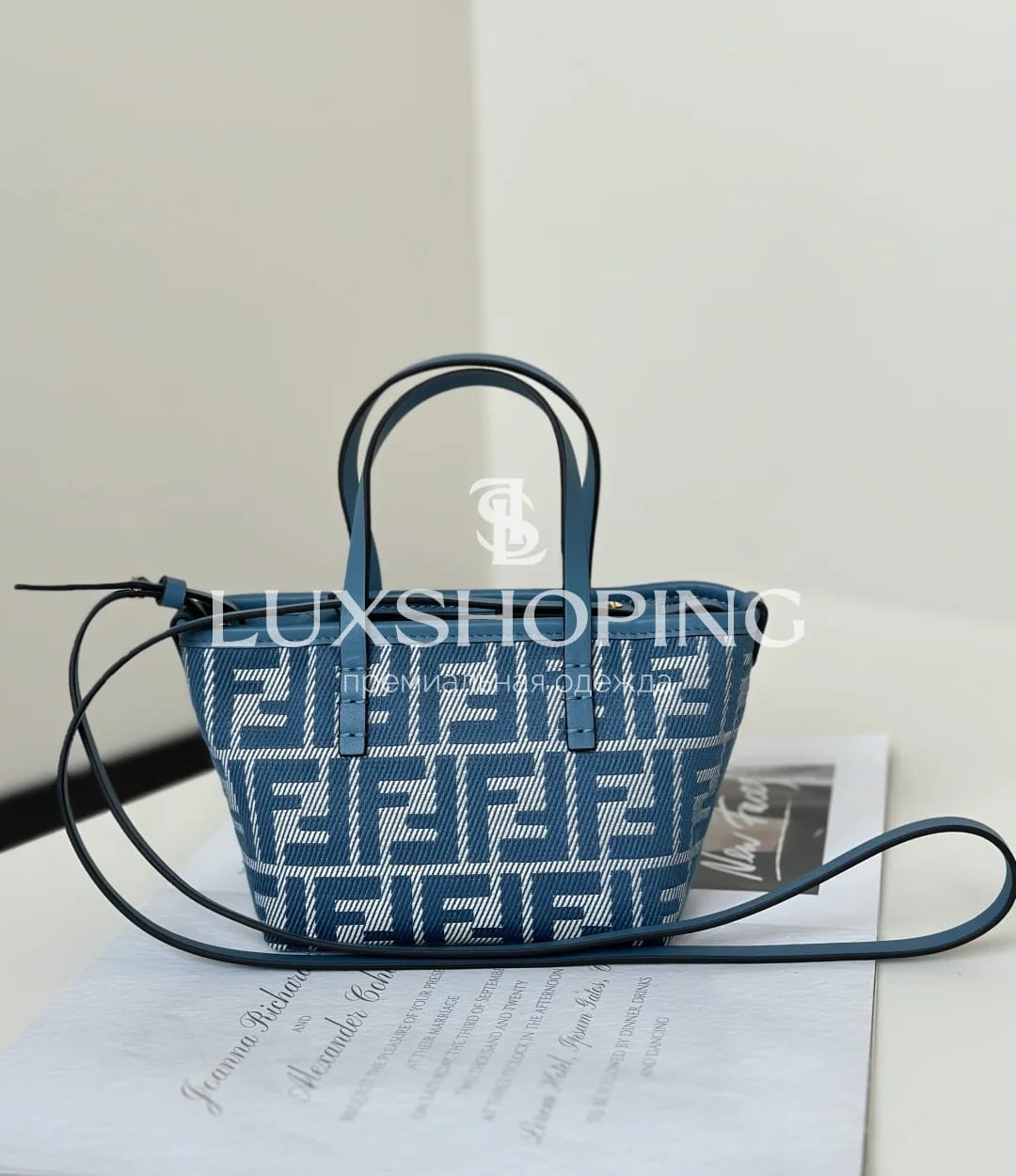 Сумка Fendi Mini Roll синяя 15.5×11×13 см - фото 3