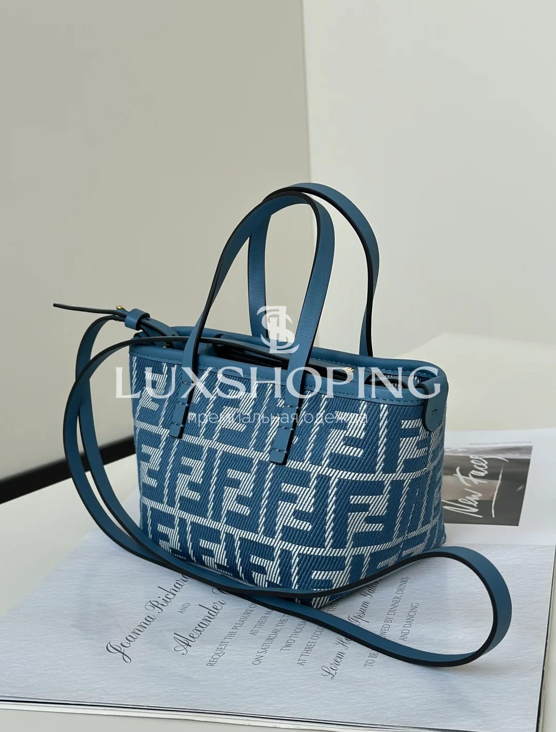Сумка Fendi Mini Roll синяя 15.5×11×13 см - фото 4