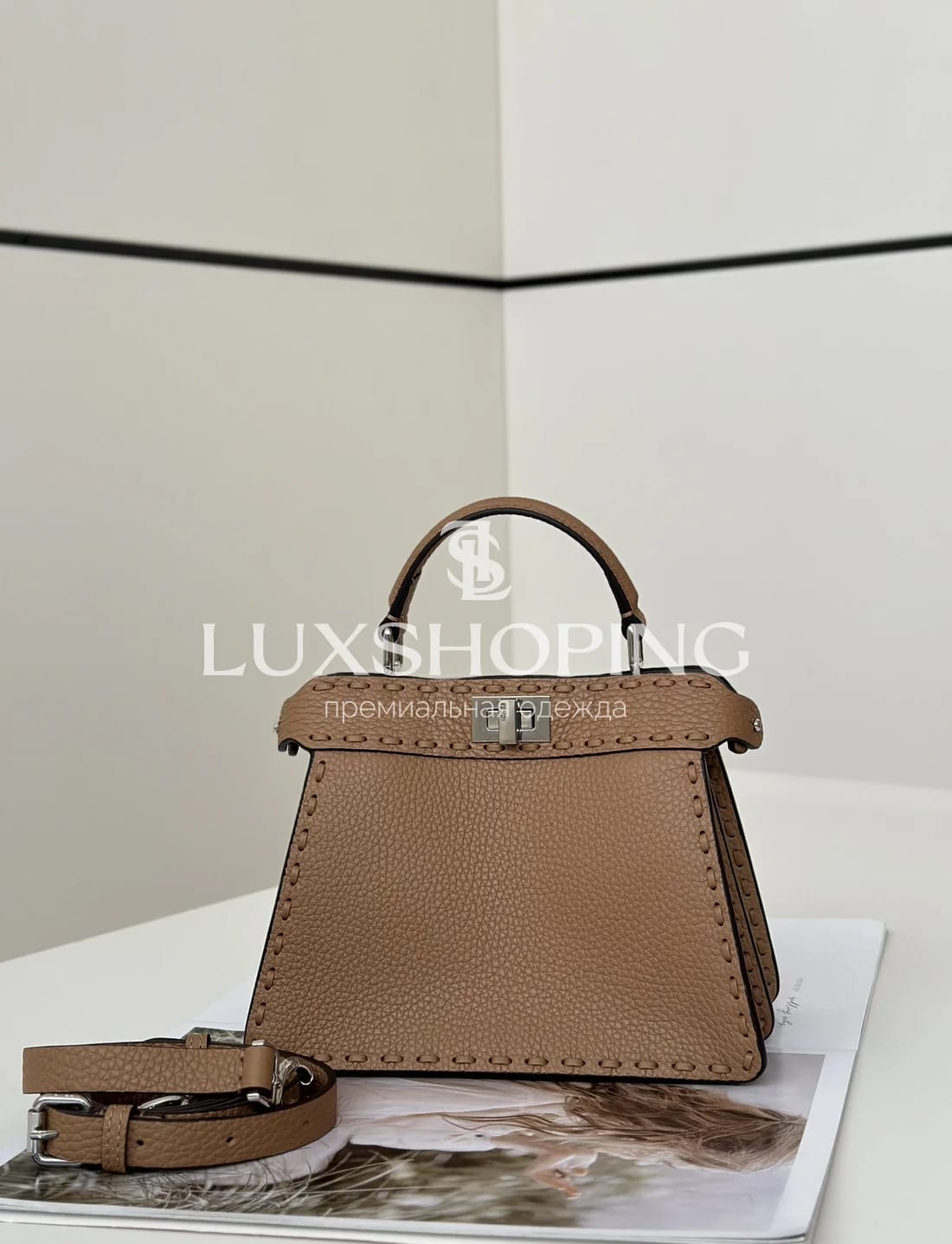 Сумка Fendi Peekaboo ISeeU Petite коричневая 20×11×15 см - фото 2