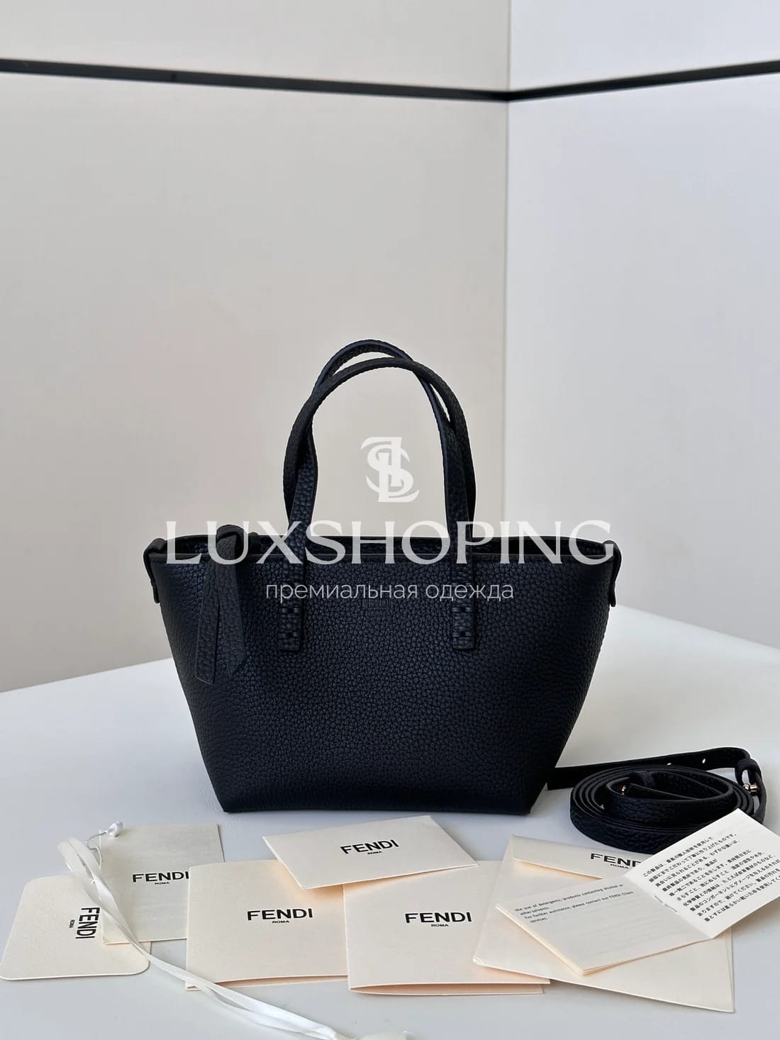 Сумка Fendi Mini Roll черная 15.5×11×13 см - фото 2