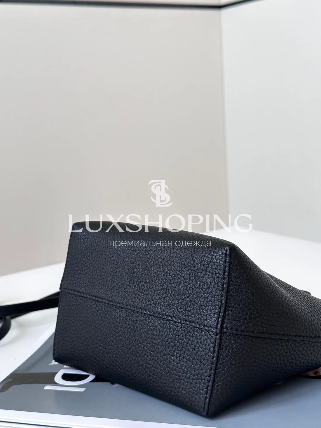 Сумка Fendi Mini Roll черная 15.5×11×13 см - фото 5
