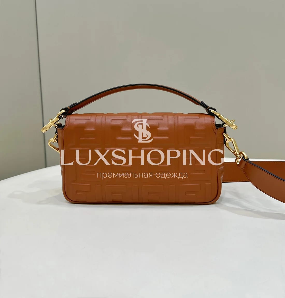 Сумка Fendi Baguette коричневая 27×15×5 см - фото 3