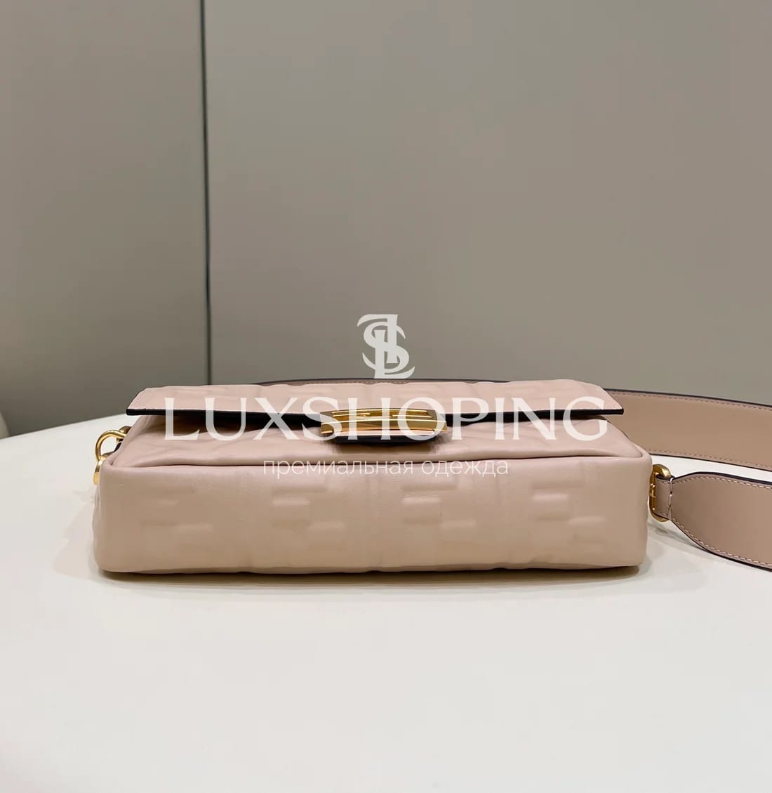 Сумка Fendi Baguette нежно бежевая 26×13×5 см - фото 4