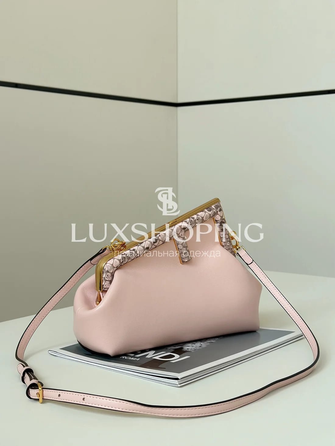 Сумка Fendi First розовая 26×18×9,5 см - фото 4