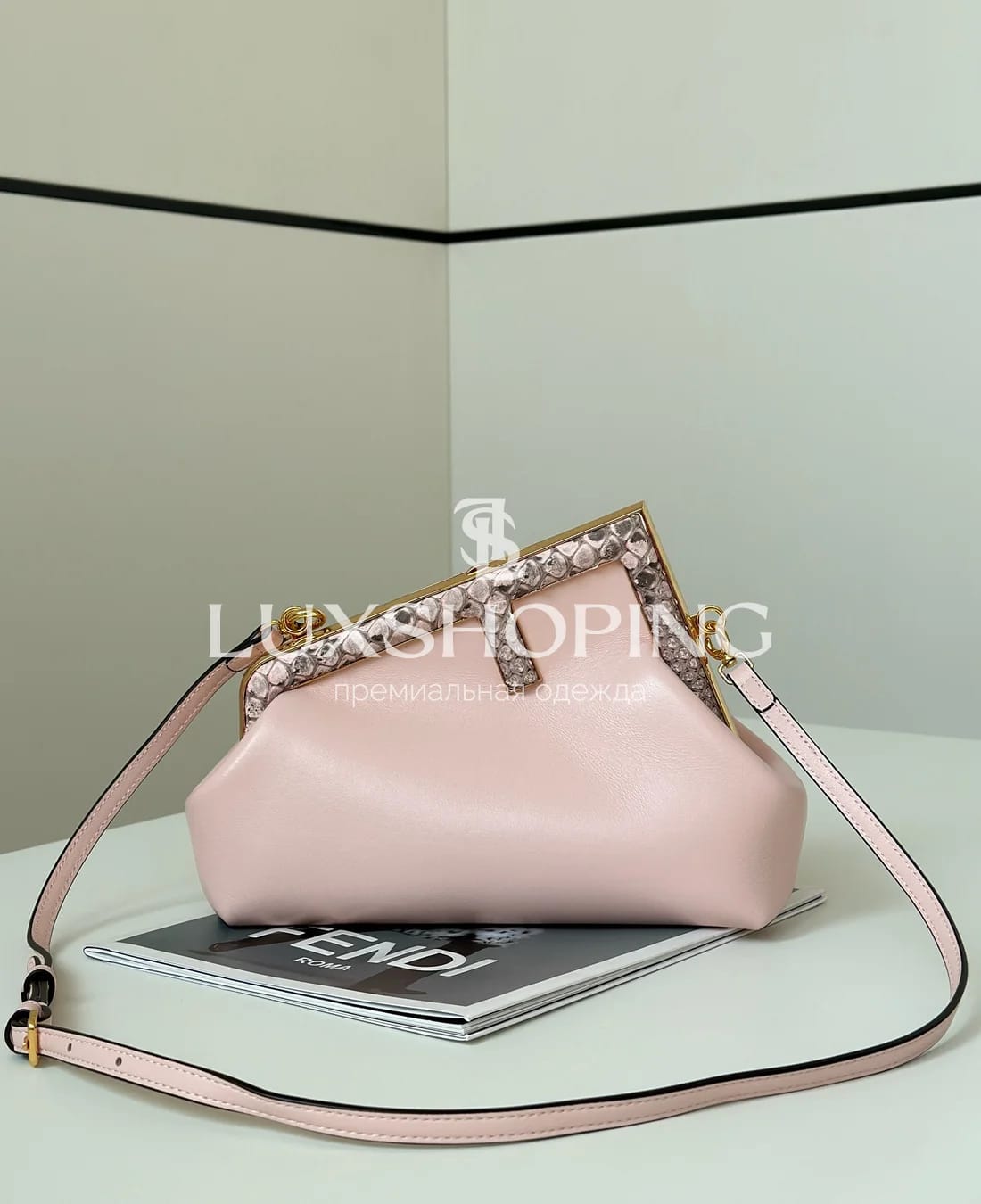 Сумка Fendi First розовая 26×18×9,5 см - фото 6