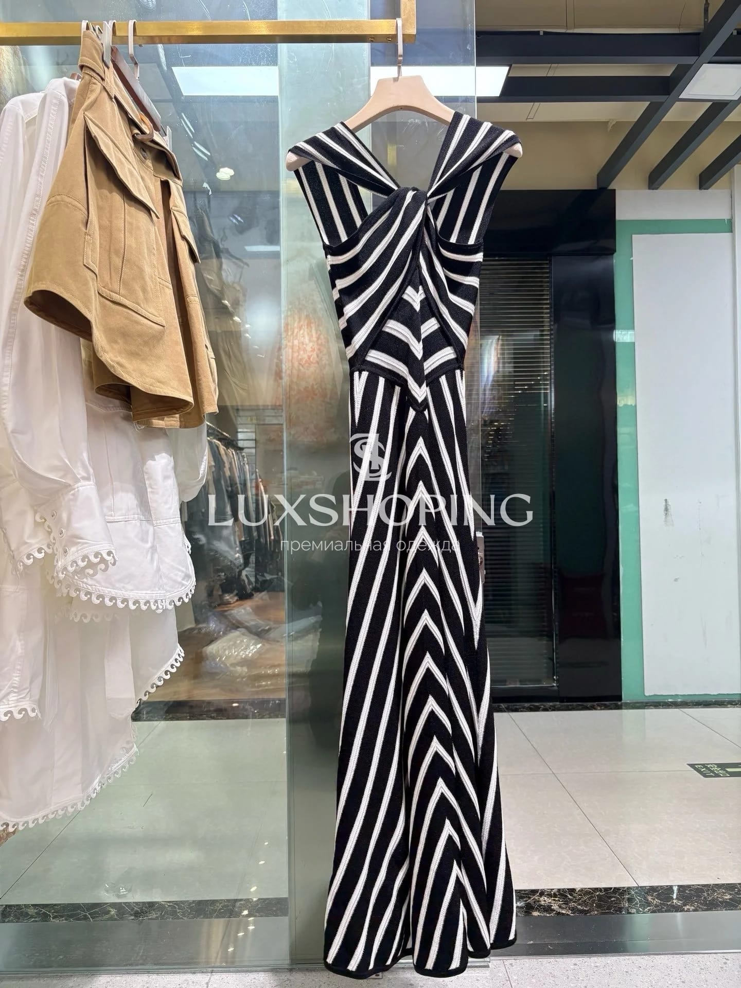 Платье Zimmermann Illuminate Halter Dress - фото 7