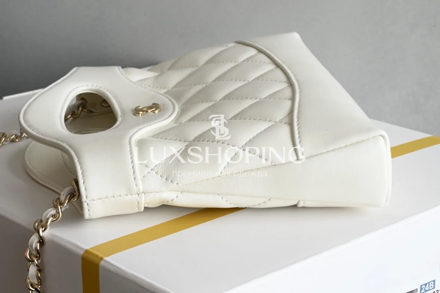 Сумка Chanel 25P 31Bag Nano белая 17.5×20.5×3.5 см - фото 7