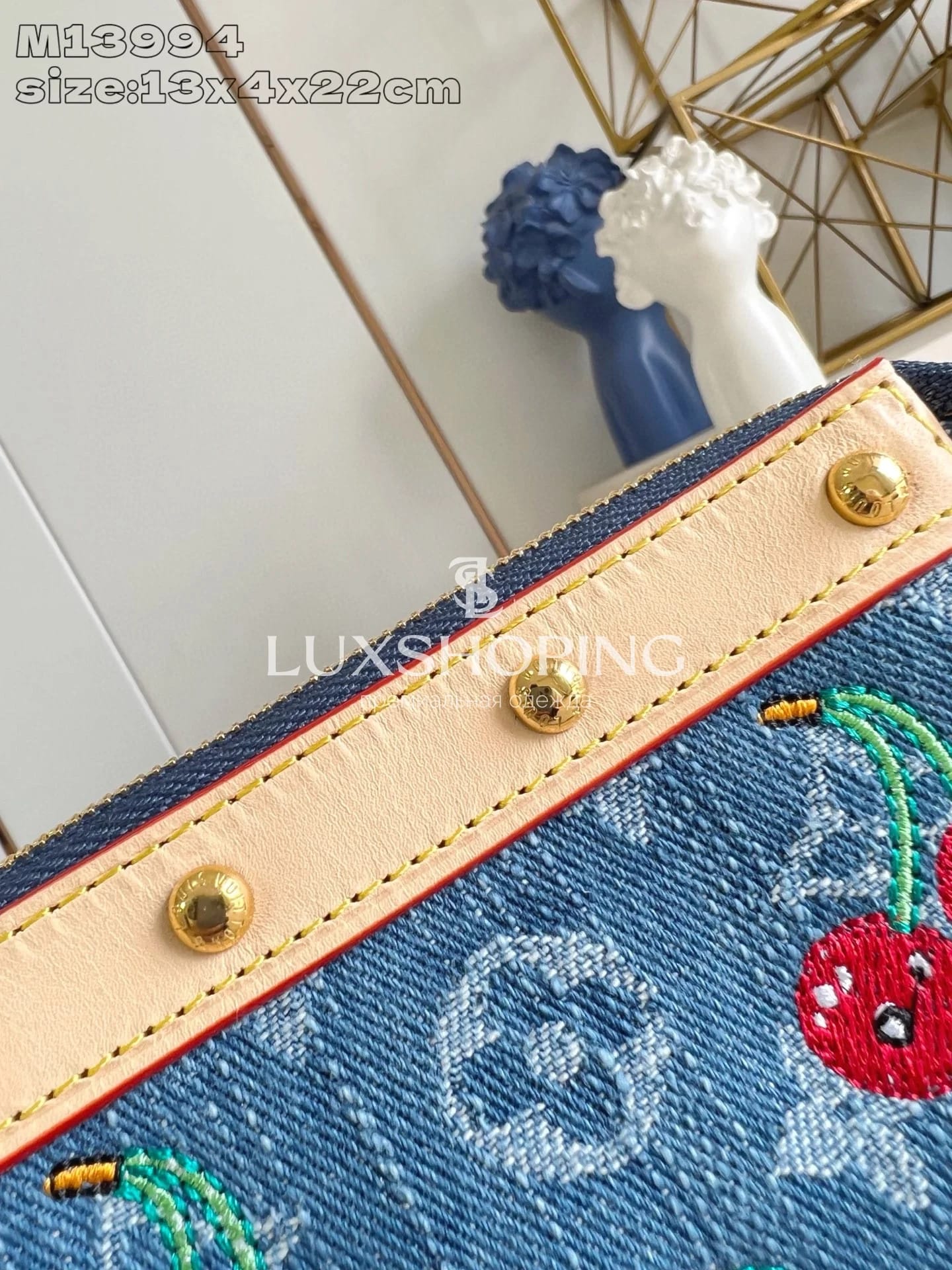 Сумка Pochette Accessoires Louis Vuitton x Takashi Murakami, джинсовая с вишневой вышивкой - фото 4