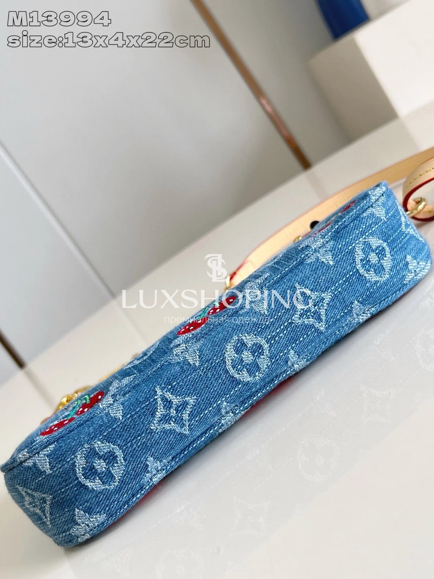 Сумка Pochette Accessoires Louis Vuitton x Takashi Murakami, джинсовая с вишневой вышивкой - фото 8