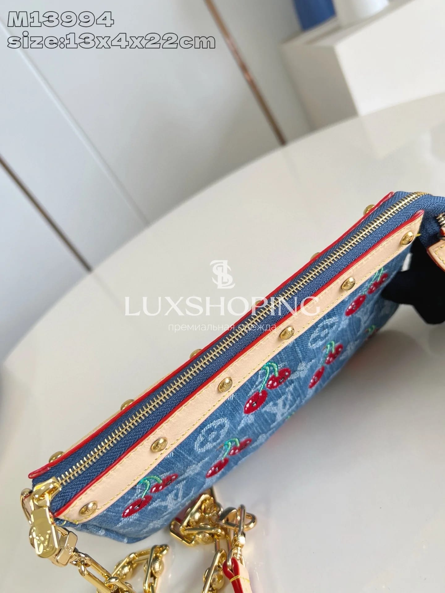 Сумка Pochette Accessoires Louis Vuitton x Takashi Murakami, джинсовая с вишневой вышивкой - фото 9