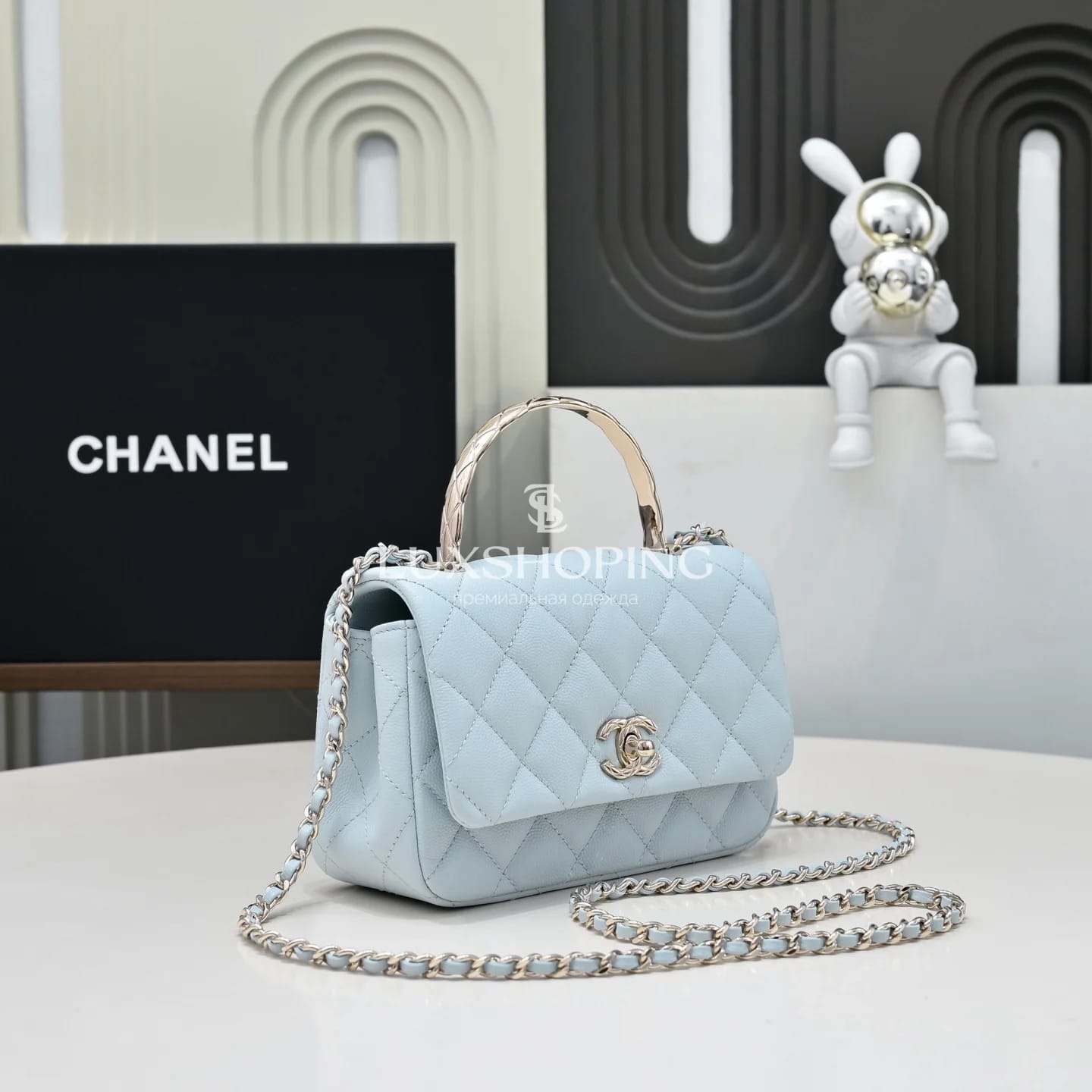 CHANEL Сумка 25S Coco Crush Handle в голубом цвете Medium 13.5 × 23 × 7 см - фото 4
