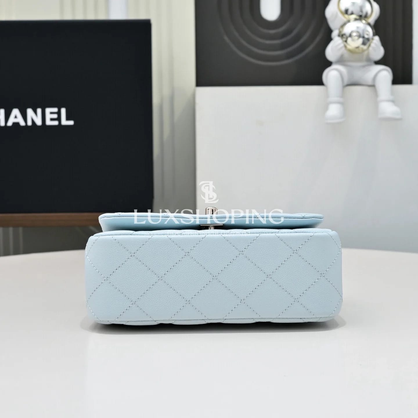 CHANEL Сумка 25S Coco Crush Handle в голубом цвете Medium 13.5 × 23 × 7 см - фото 5