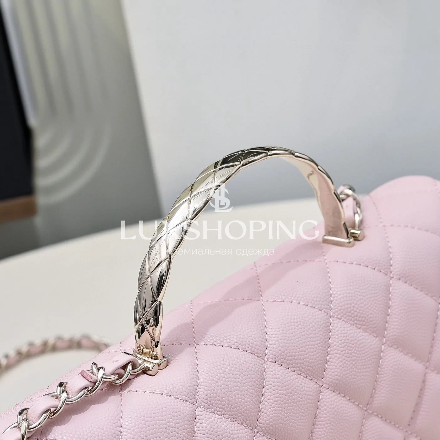 CHANEL Сумка 25S Coco Crush Handle в нежном розовом цвете Medium 13.5 × 23 × 7 см - фото 6