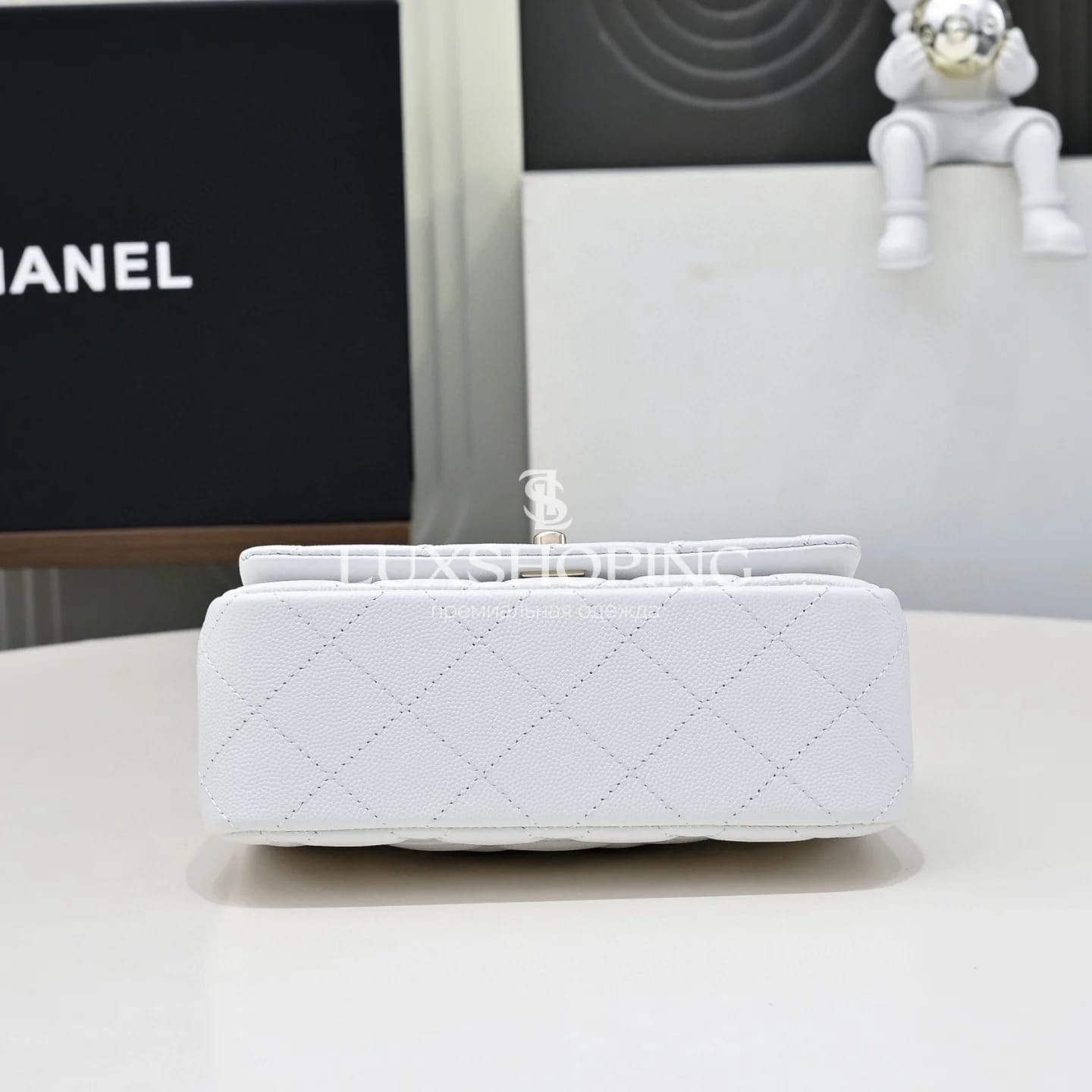 CHANEL Сумка 25S Coco Crush Handle в белом цвете 11.5 × 18 × 7 см  (Small) - фото 6