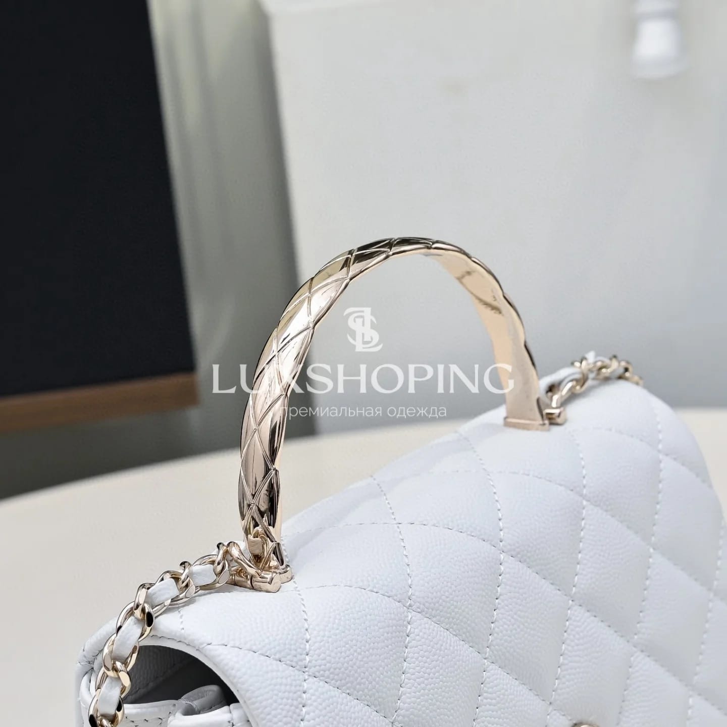 CHANEL Сумка 25S Coco Crush Handle в белом цвете 11.5 × 18 × 7 см  (Small) - фото 7