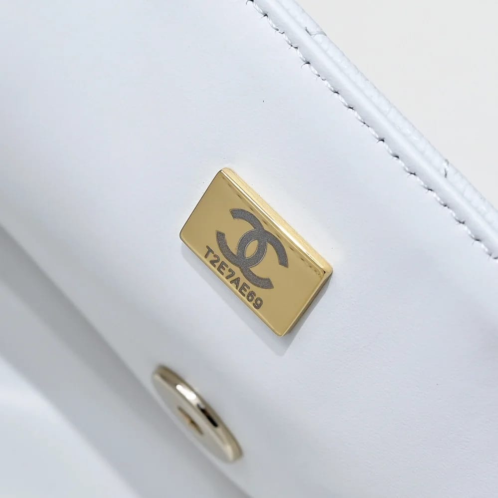 CHANEL Сумка 25S Coco Crush Handle в белом цвете Medium 13.5 × 23 × 7 см - фото 7