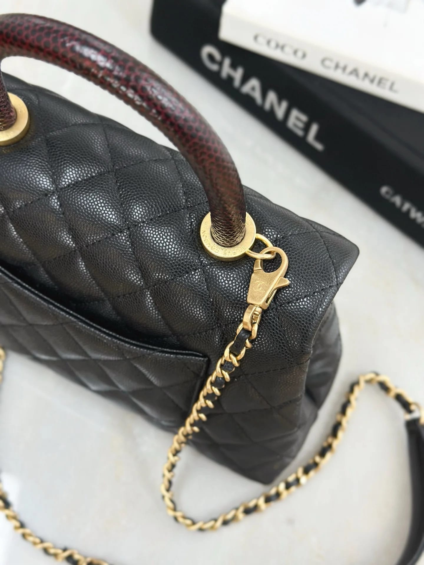 Сумка Chanel 𝐜𝐨𝐜𝐨𝐡𝐚𝐧𝐝𝐥𝐞  23 см - фото 7