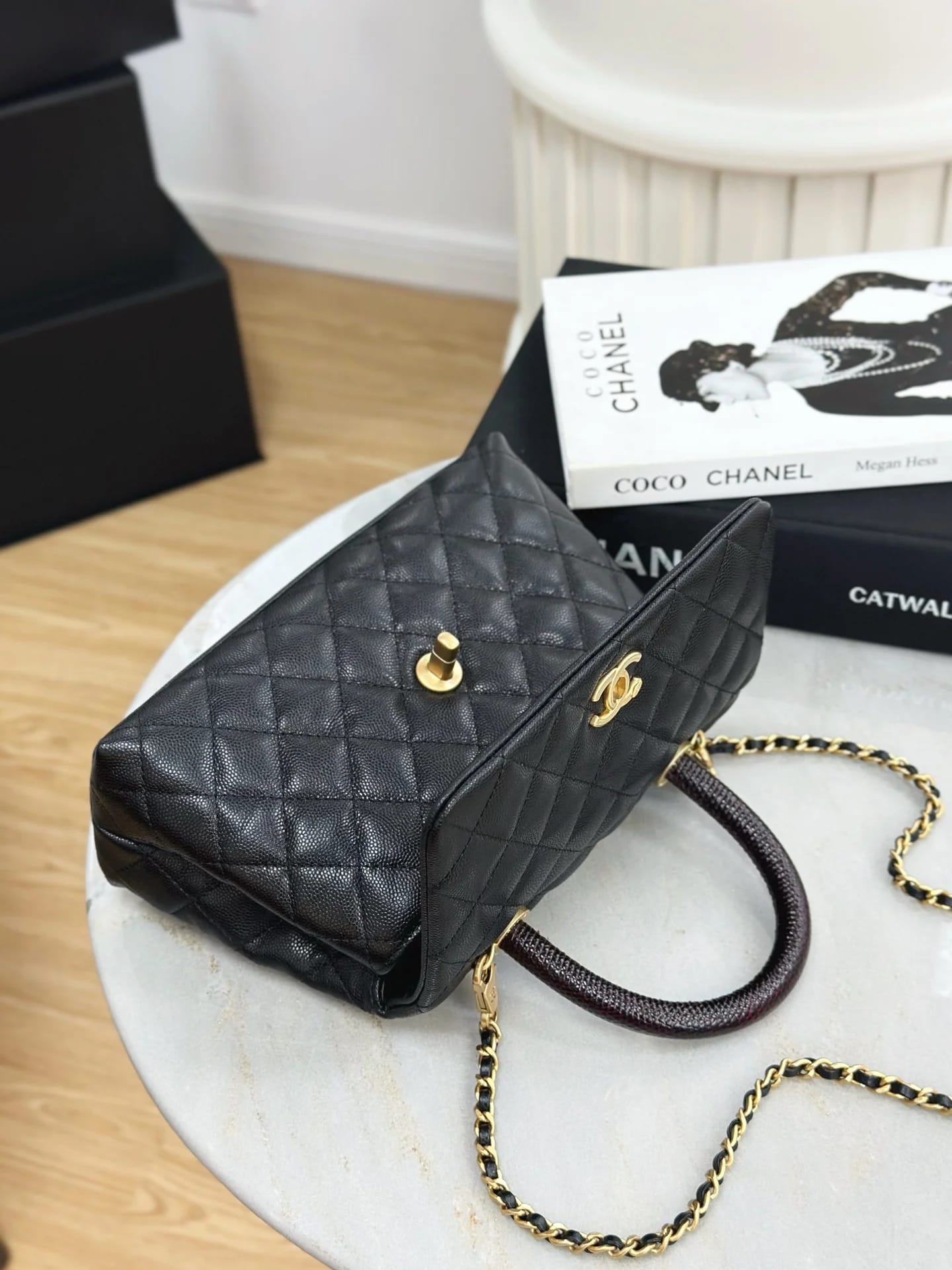 Сумка Chanel 𝐜𝐨𝐜𝐨𝐡𝐚𝐧𝐝𝐥𝐞  23 см - фото 8