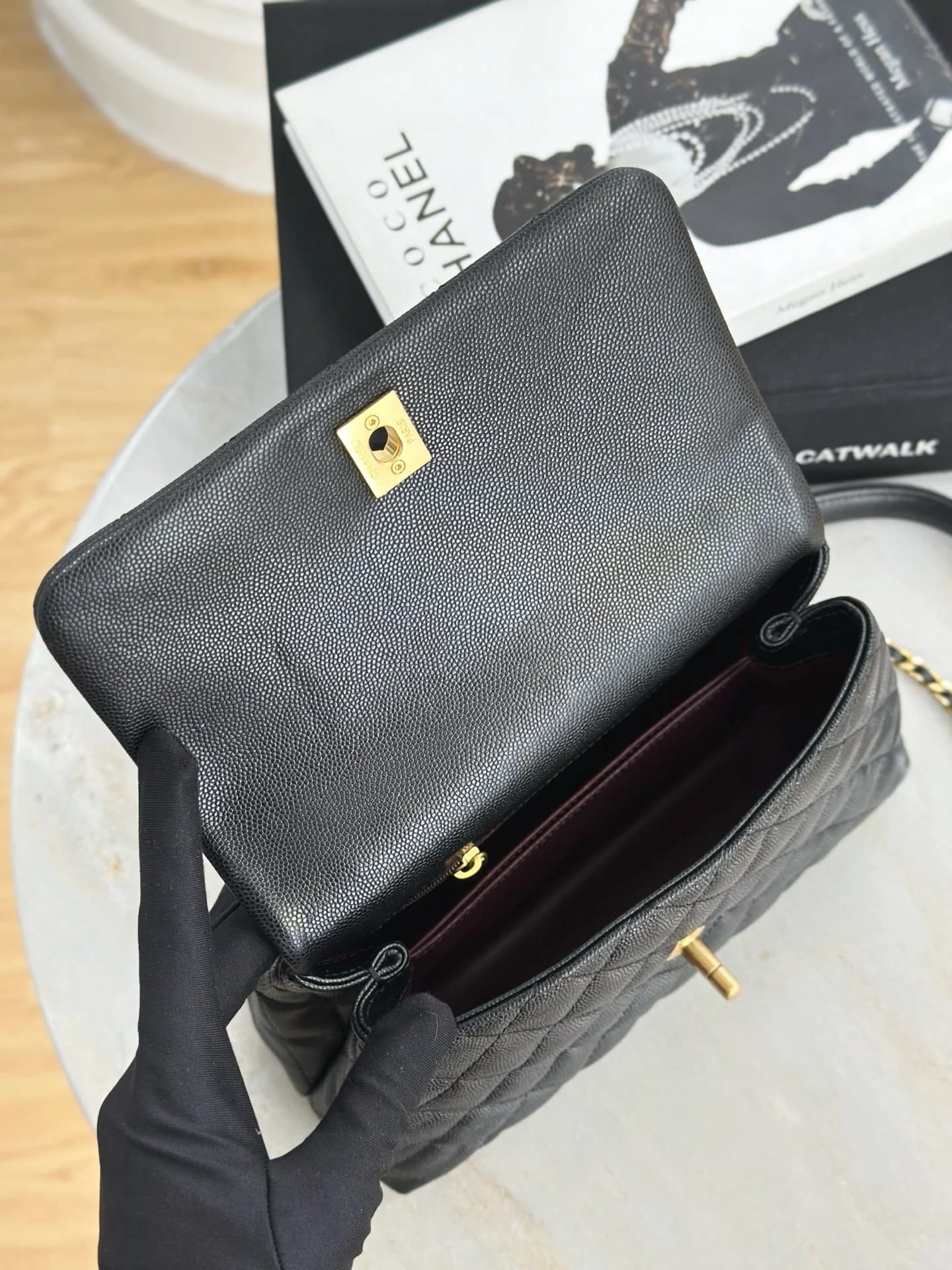 Сумка Chanel 𝐜𝐨𝐜𝐨𝐡𝐚𝐧𝐝𝐥𝐞  23 см - фото 10