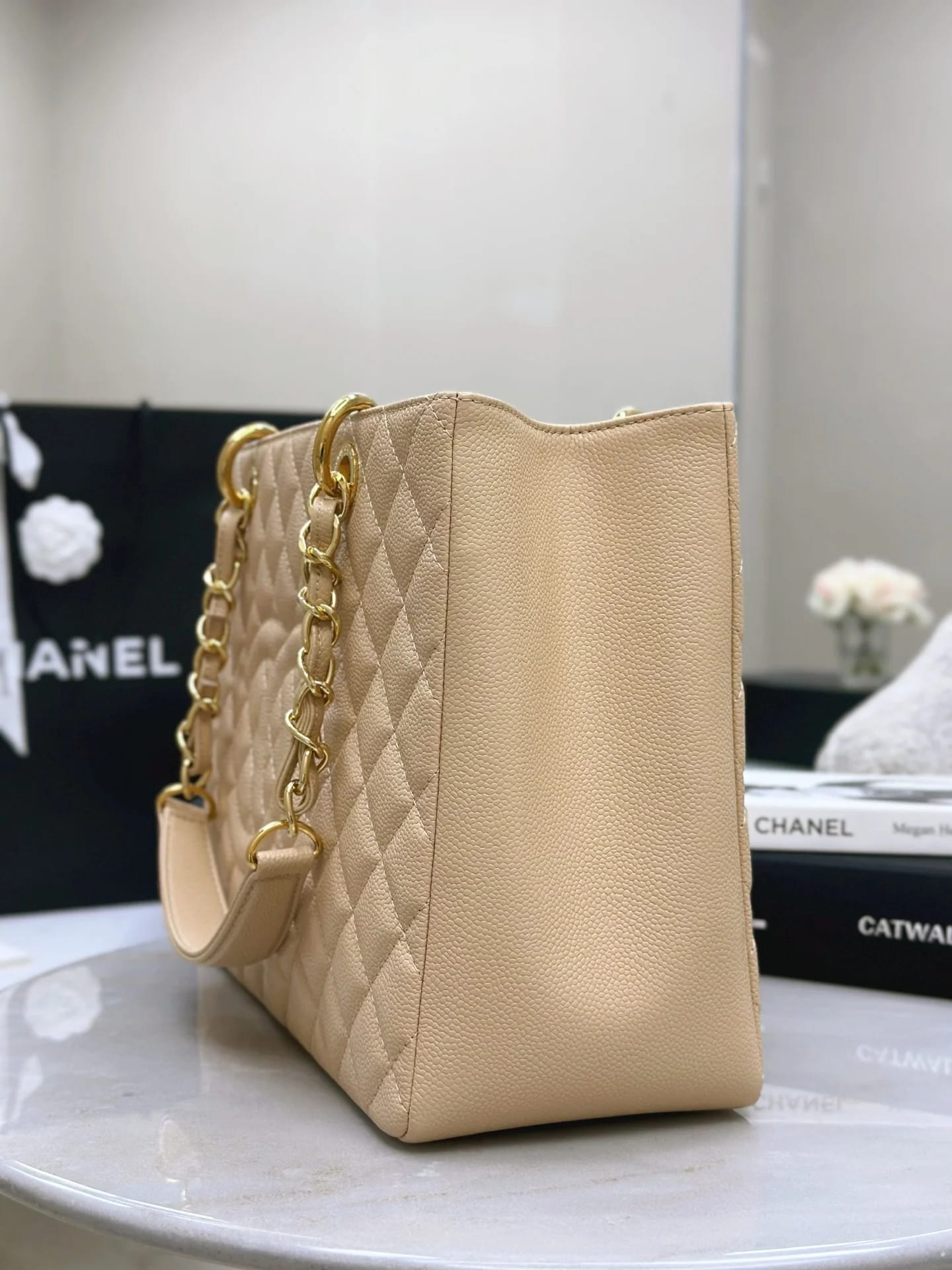 Сумка Chanel Grand Shopping Tote 34х25х13 см бежевая - фото 7