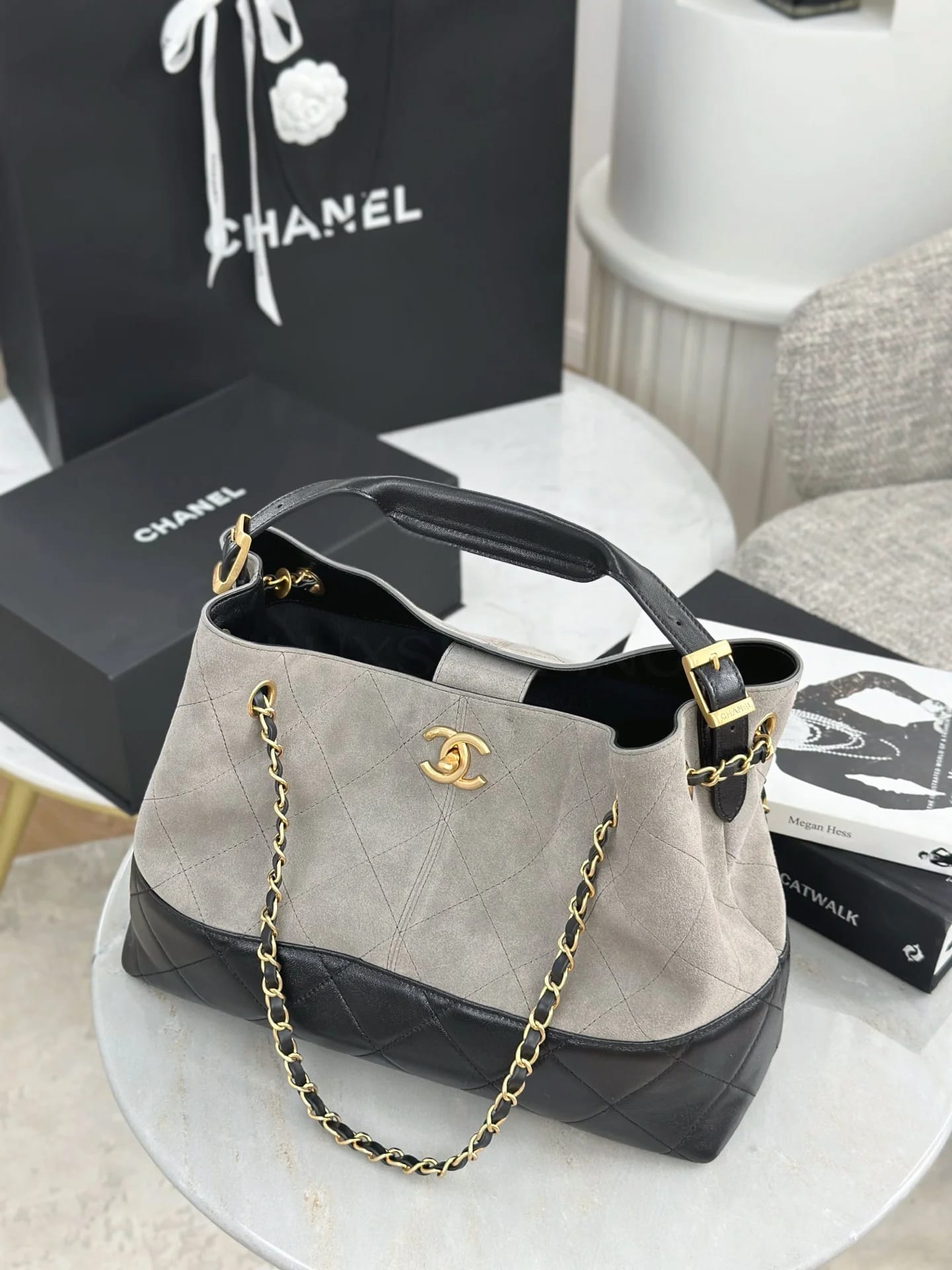 Сумка Chanel 25A высокий шопер 24х36х14 см бежевый - фото 7