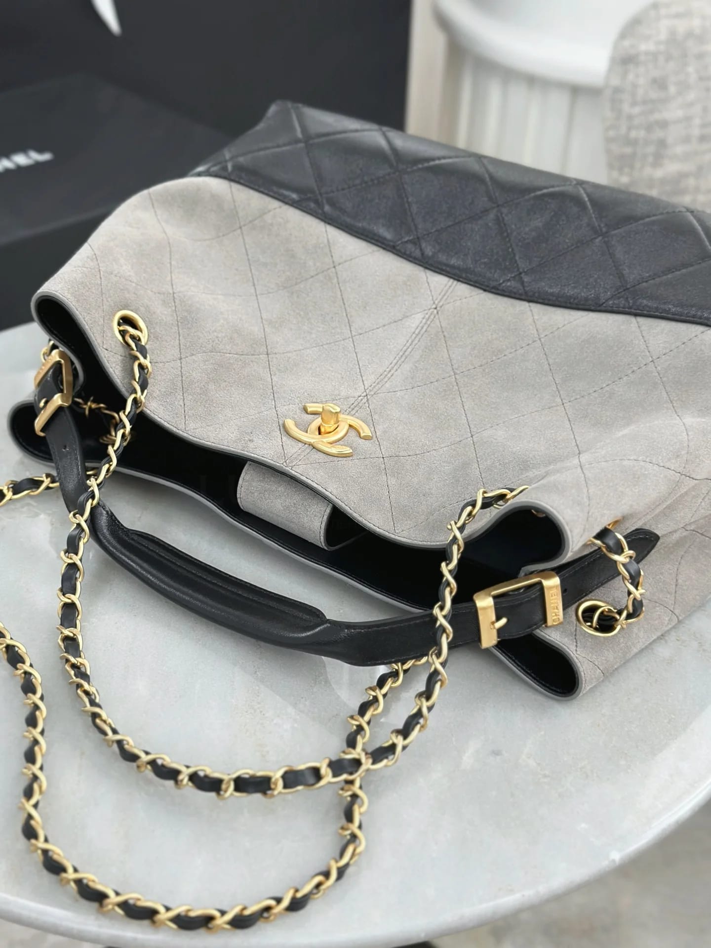 Сумка Chanel 25A высокий шопер 24х36х14 см бежевый - фото 10