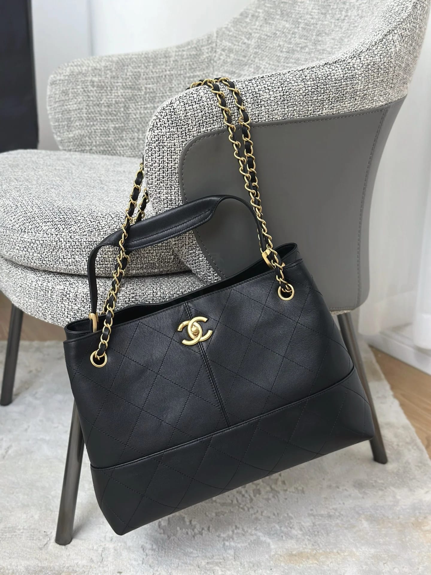 Сумка Chanel 25A Hobo шопер 24х36х14 см - фото 10