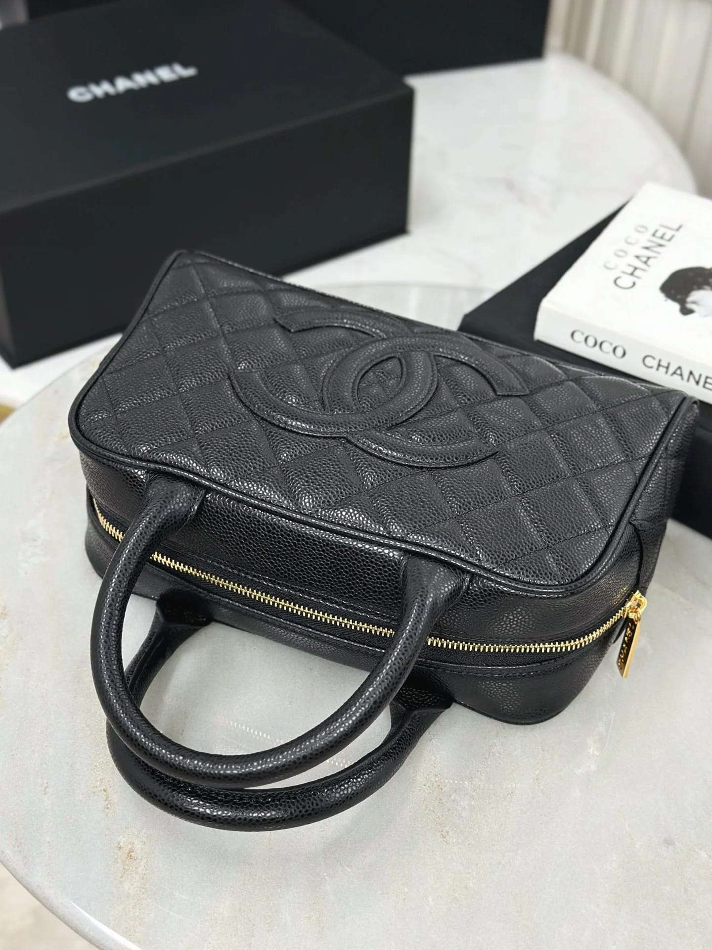 Сумка Chanel икорная кожа Боулинг-сумка 25х15х7 см - фото 8
